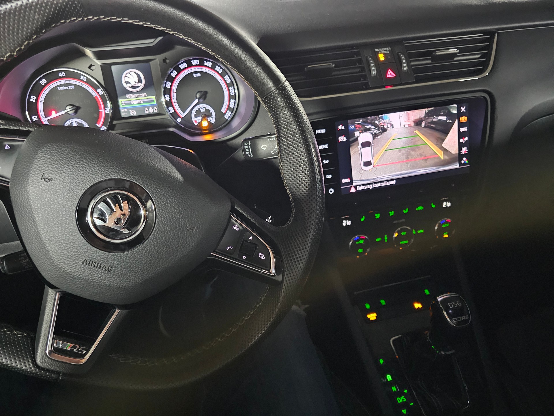 SKODA Octavia Combi 2.0 TSI RS-image-12