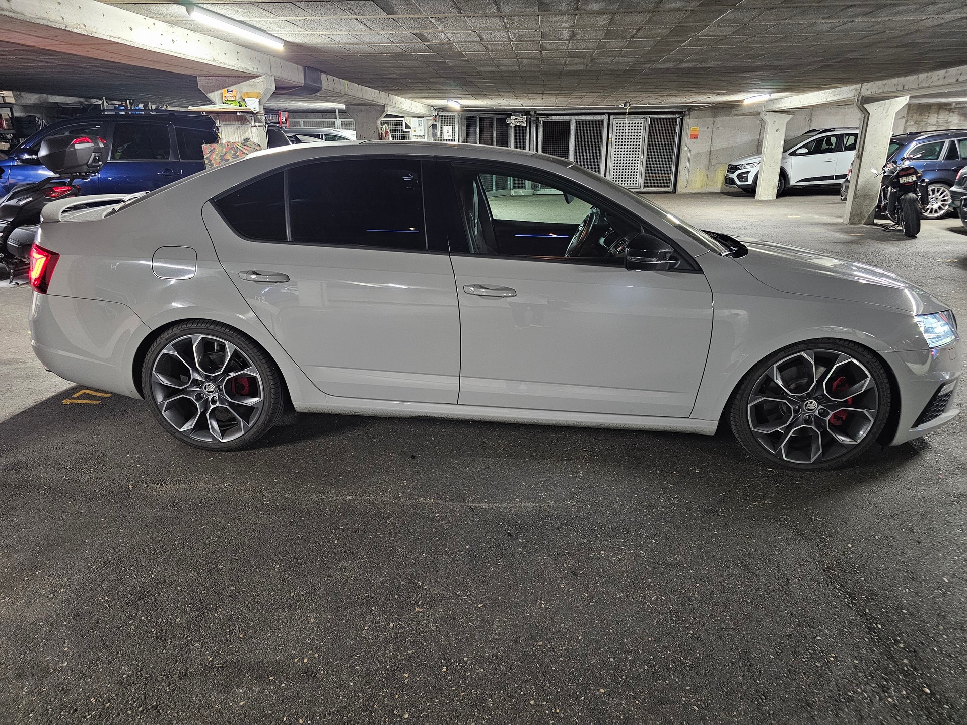 SKODA Octavia Combi 2.0 TSI RS-image-6