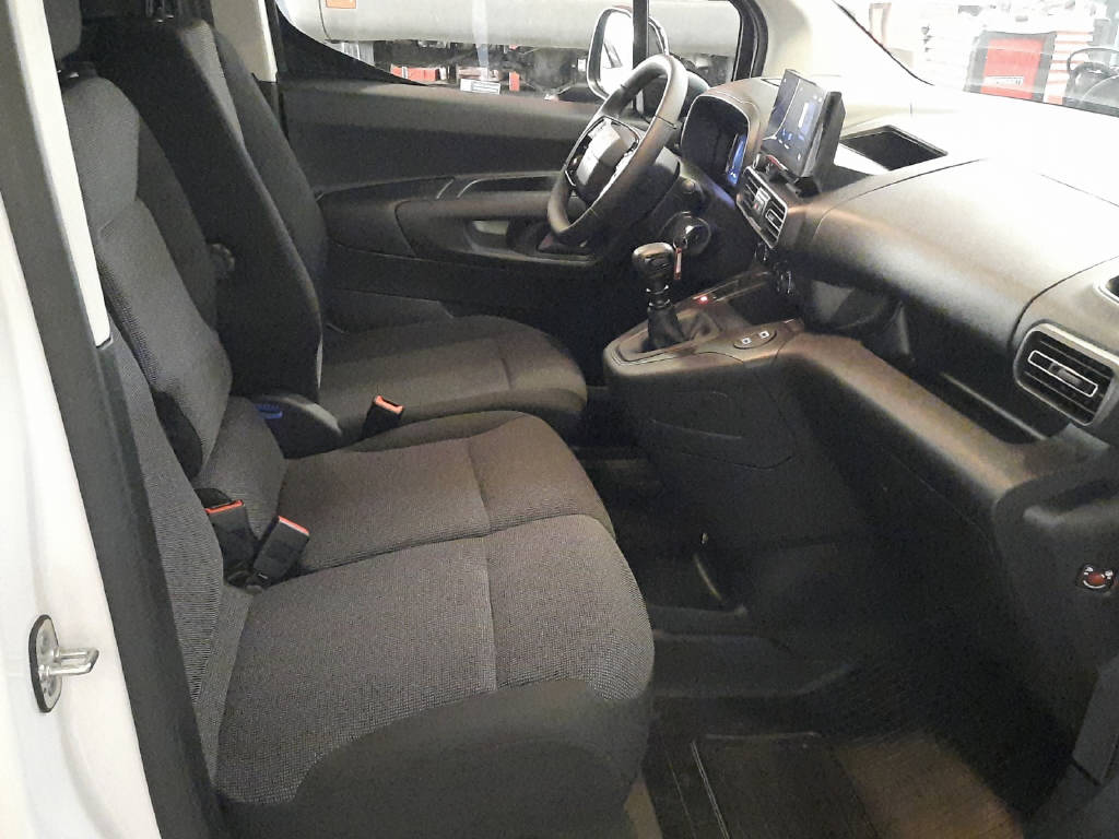 TOYOTA PROACE CITY Van L1 1.2 Active-image-6