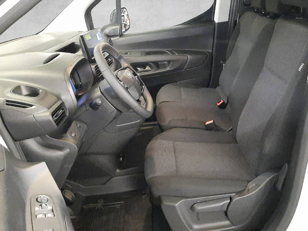 TOYOTA PROACE CITY Van L1 1.2 Active-image-8