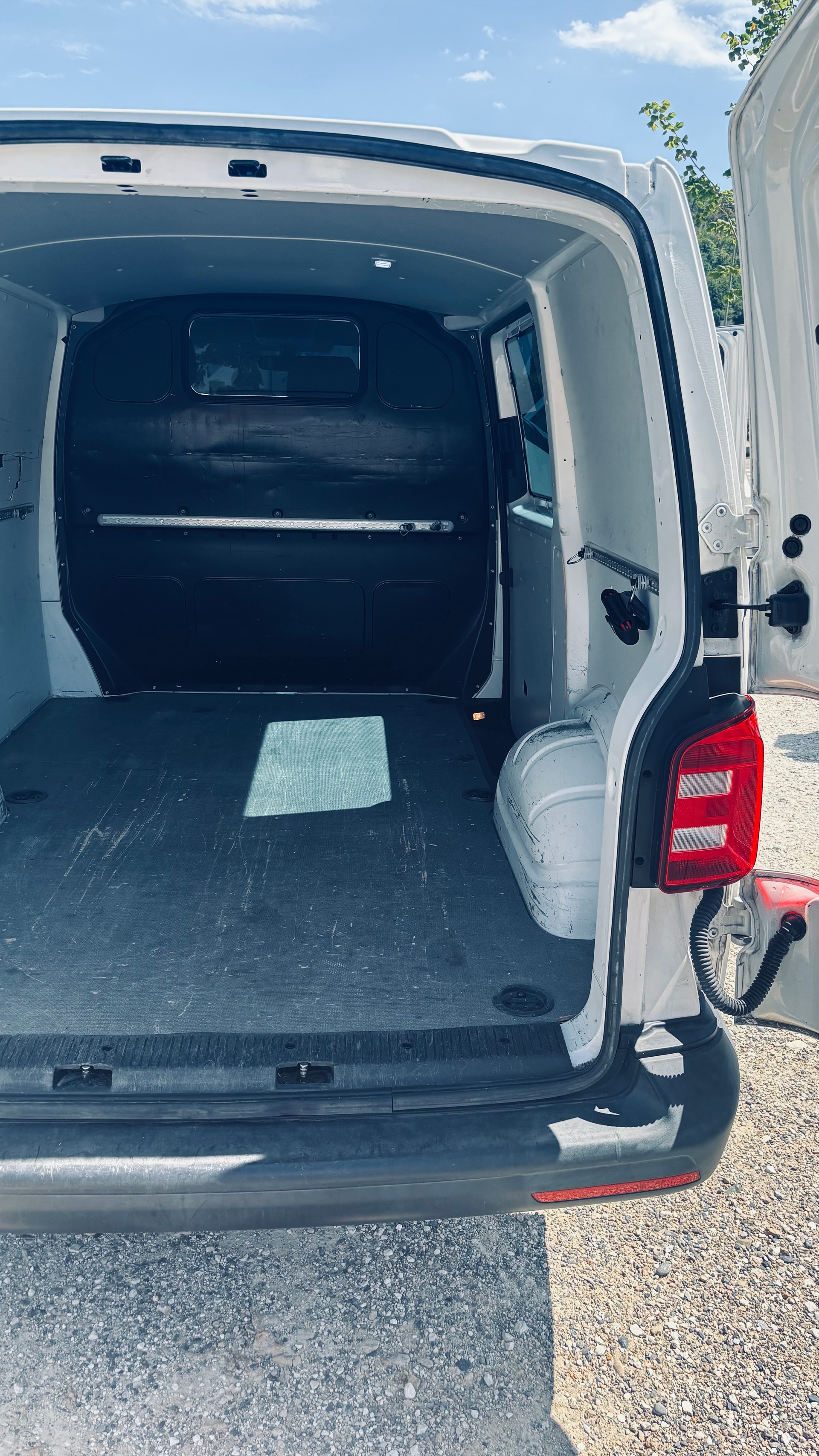 VW 2.0 TDI 102 Entry-image-8