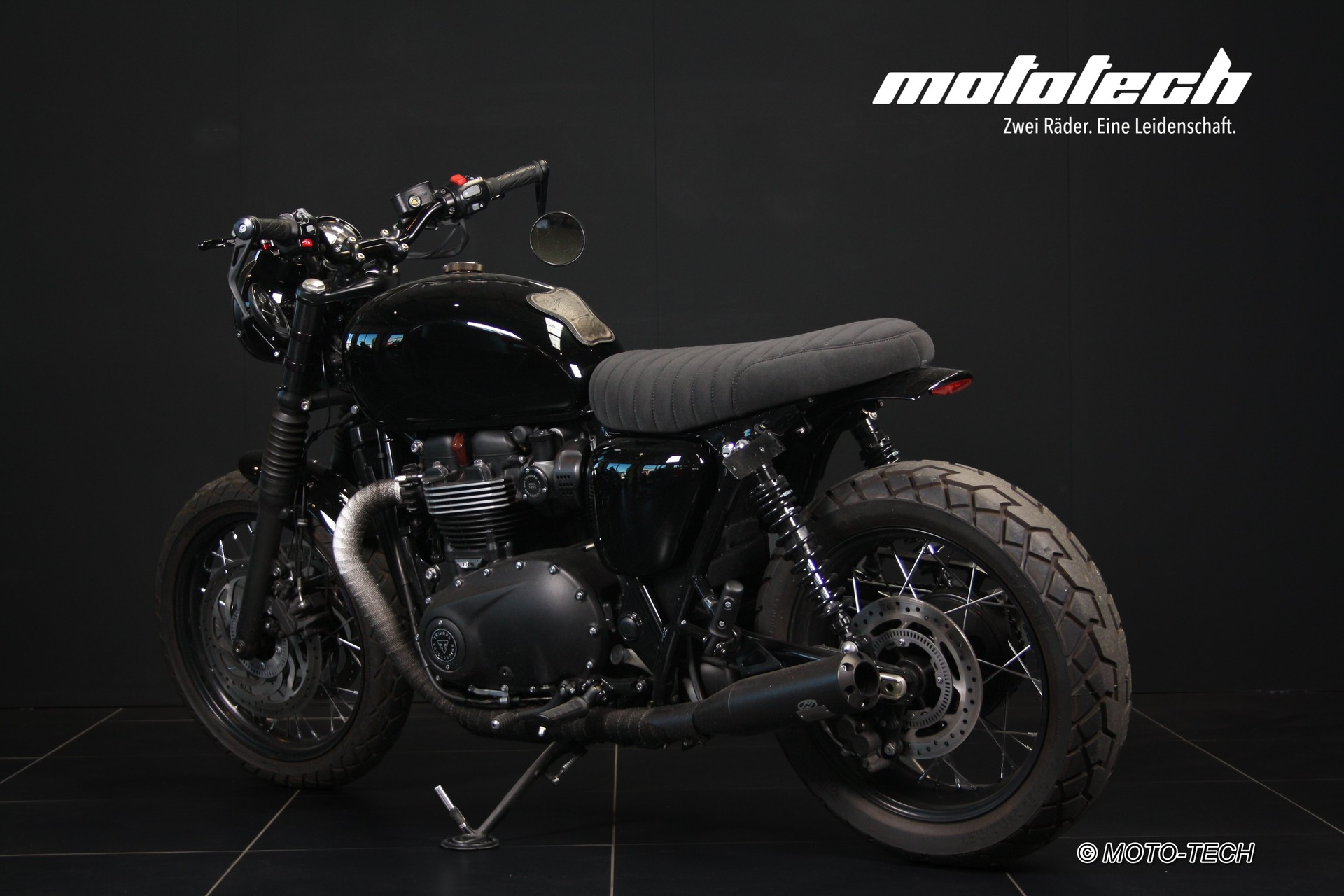 TRIUMPH Bonneville T120 Jekill & Hide-showroom-element-3