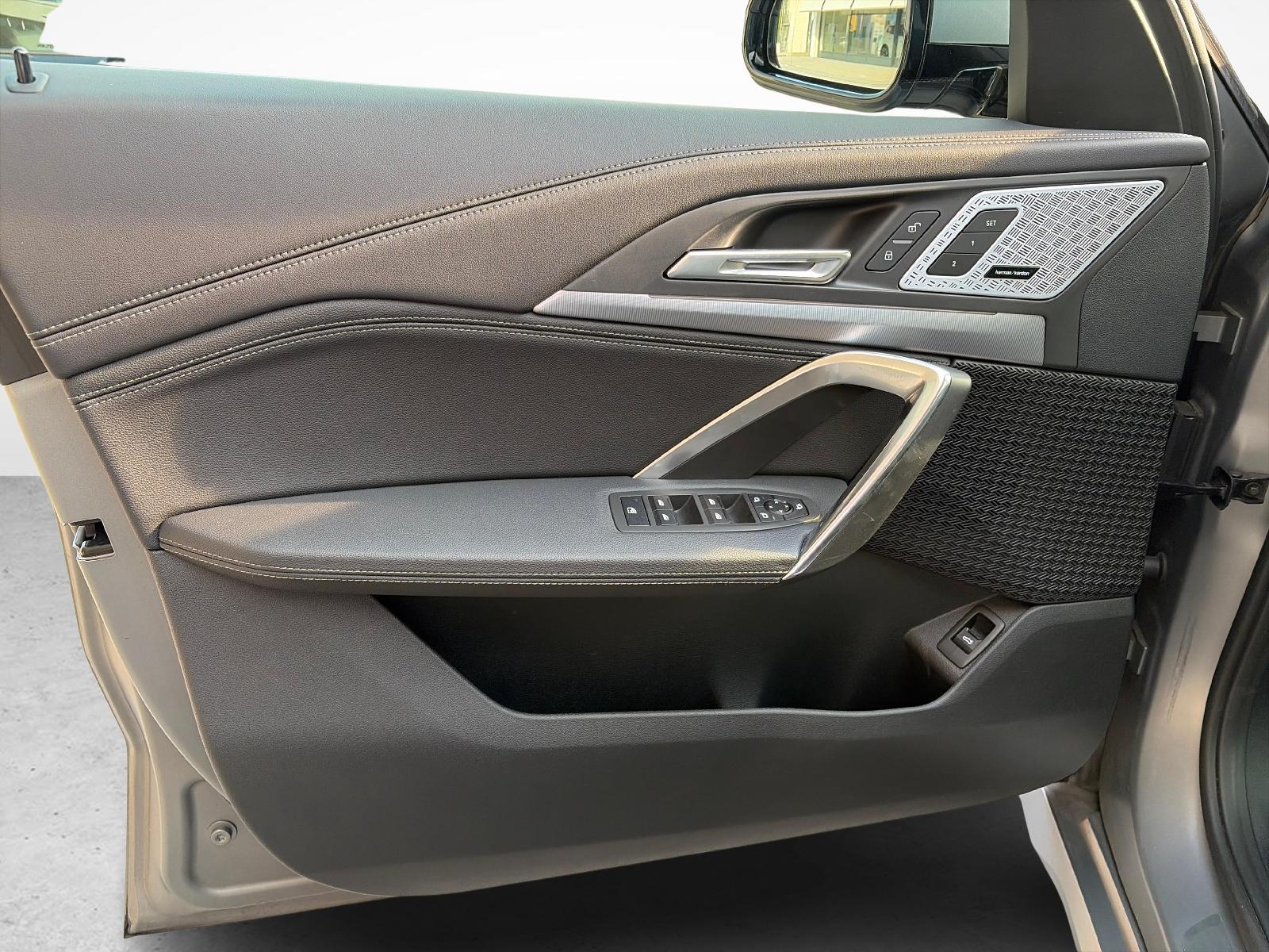 BMW X1 xDrive 23i-image-18