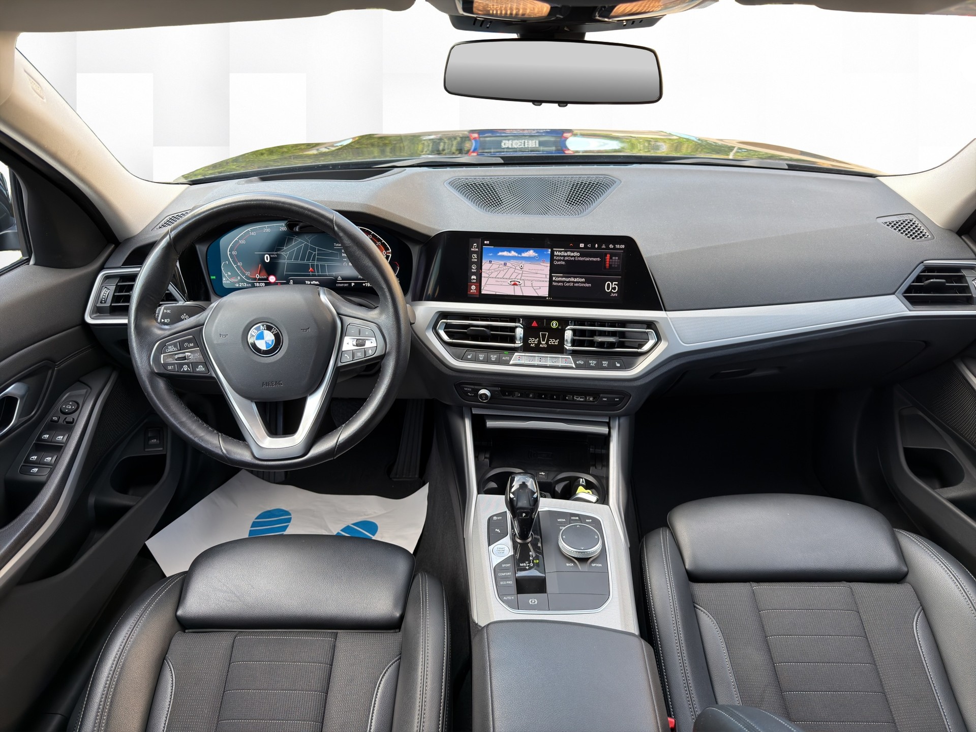 BMW 320d xDrive 48V Touring Steptronic-image-12