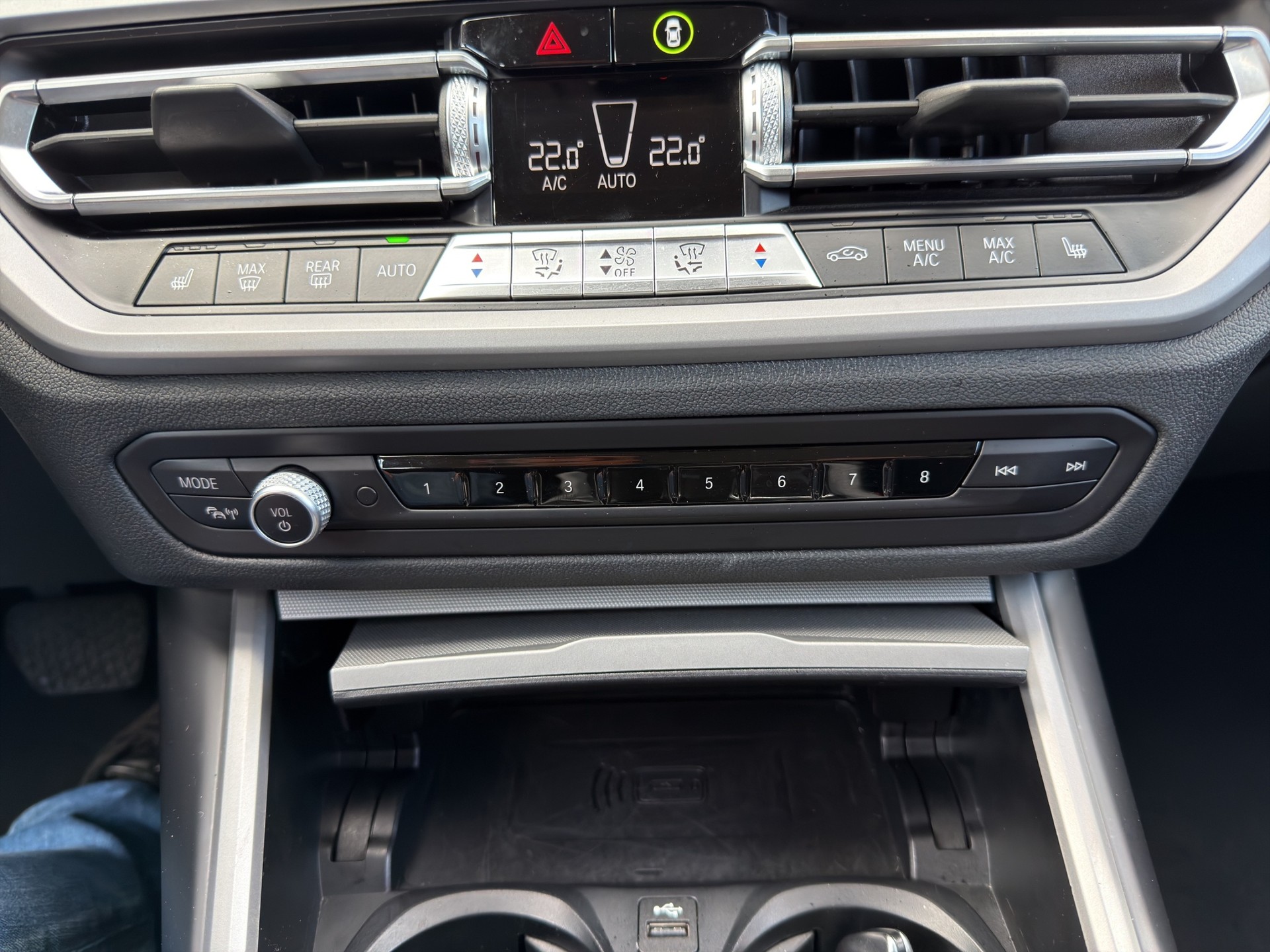 BMW 320d xDrive 48V Touring Steptronic-image-15