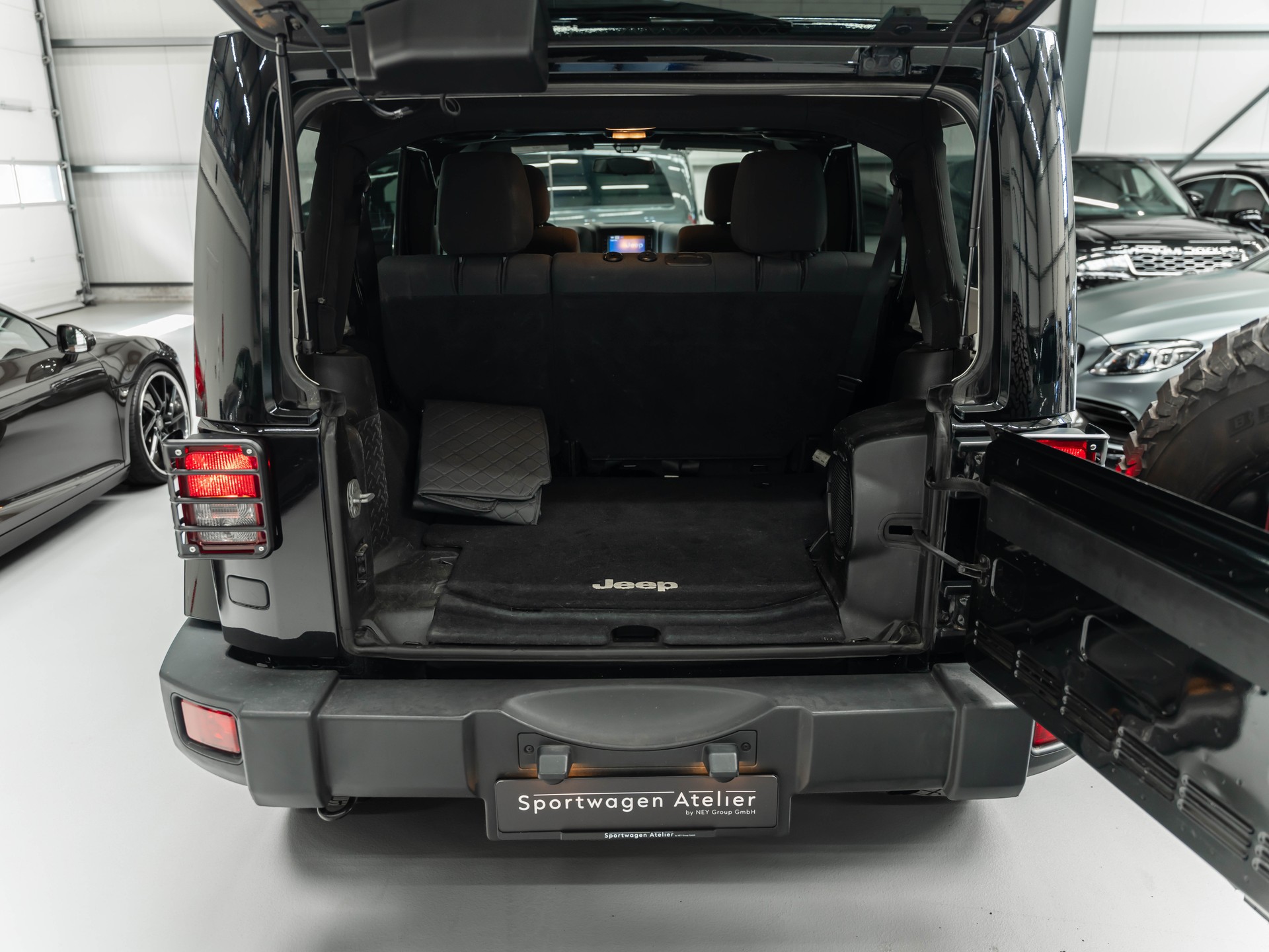JEEP Wrangler 3.6 Unlimited Arctic Automatic-image-30