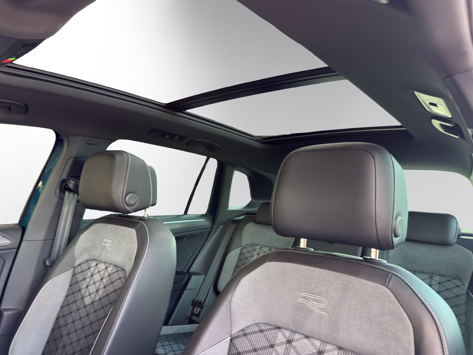 VW Tiguan 2.0TSI R-Line 4M-image-9