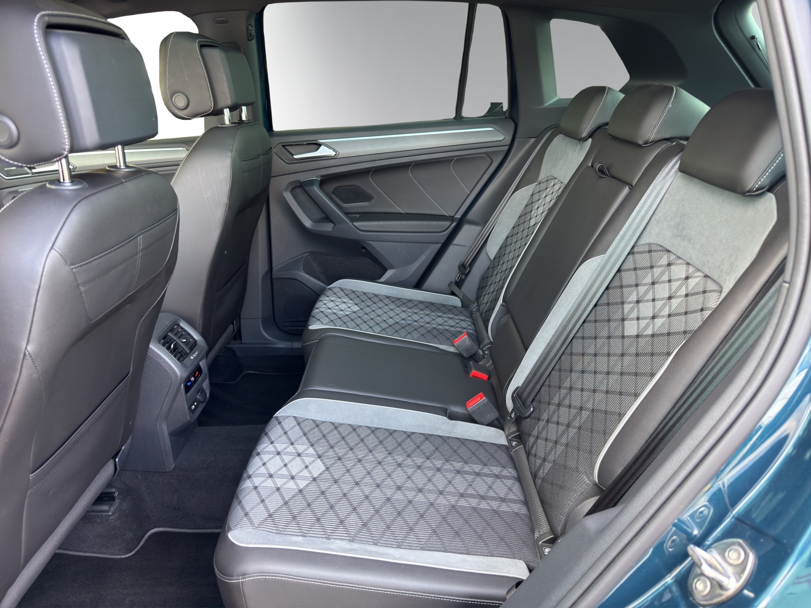 VW Tiguan 2.0TSI R-Line 4M-image-10