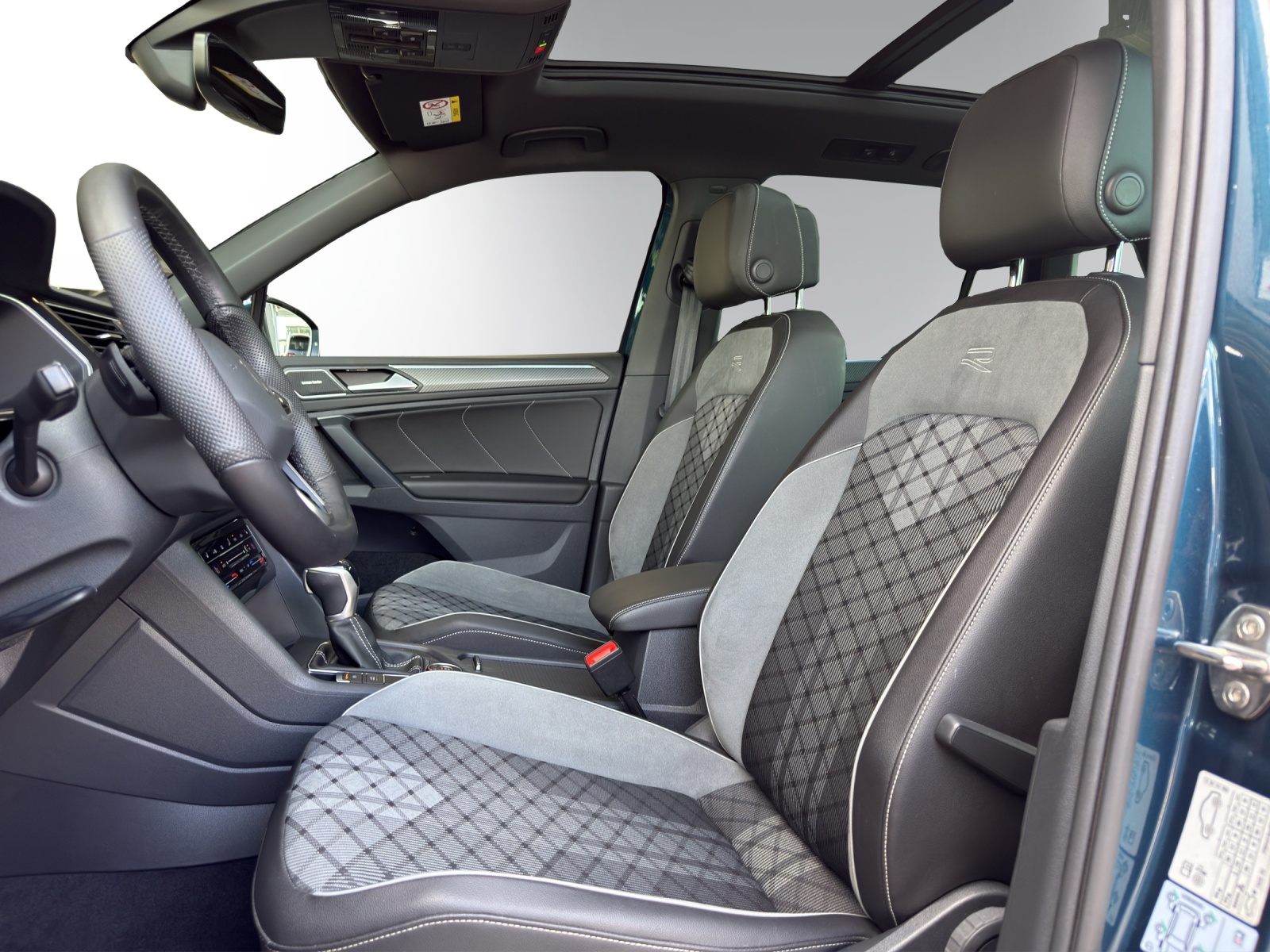 VW Tiguan 2.0TSI R-Line 4M-image-8