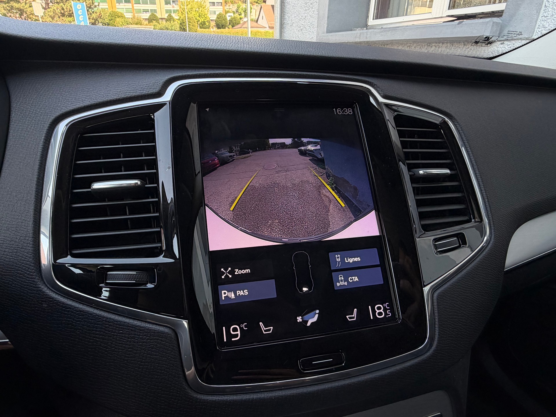 VOLVO XC90 D5 AWD Momentum Geartronic-image-8