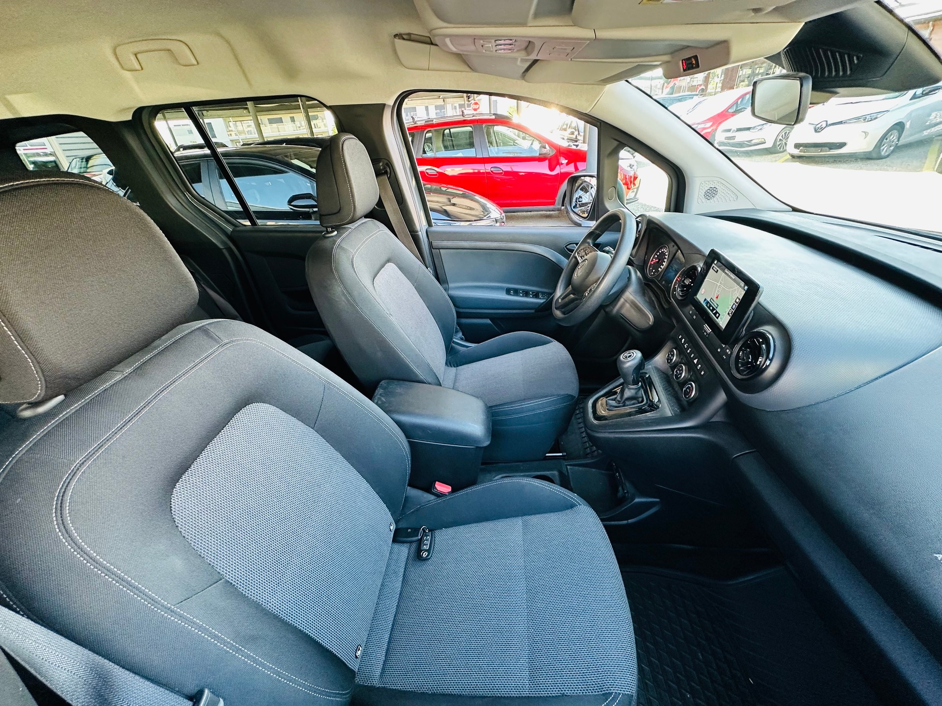 MERCEDES-BENZ Citan 113 Pro tourer L 5 places-image-13