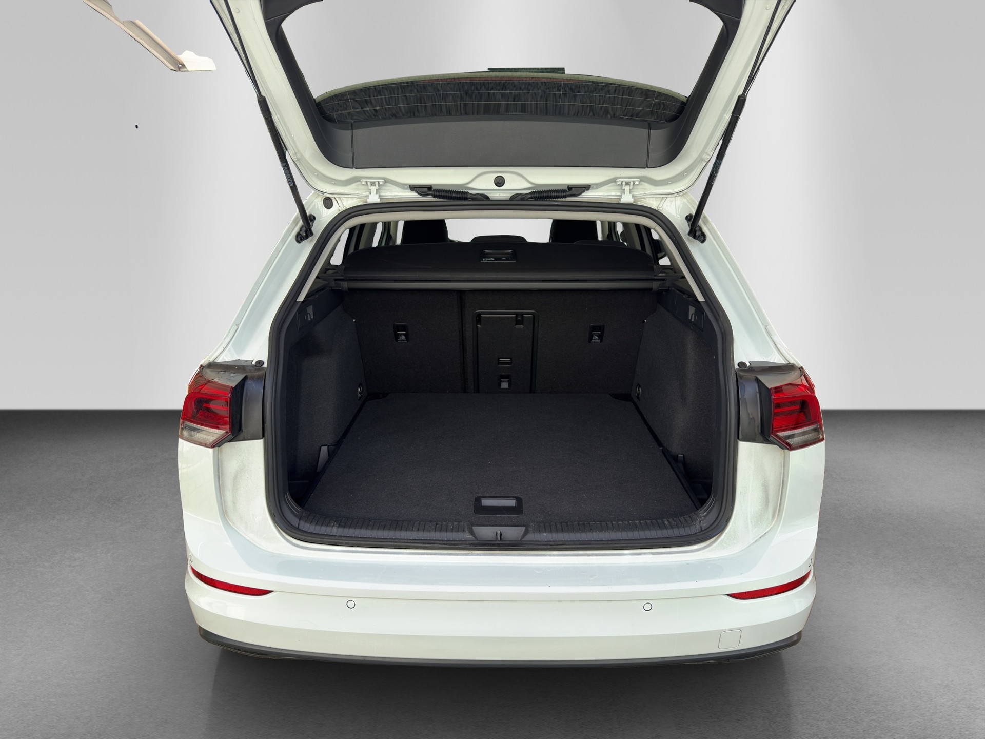 VW Golf Variant 2.0 TDI Life DSG-image-15