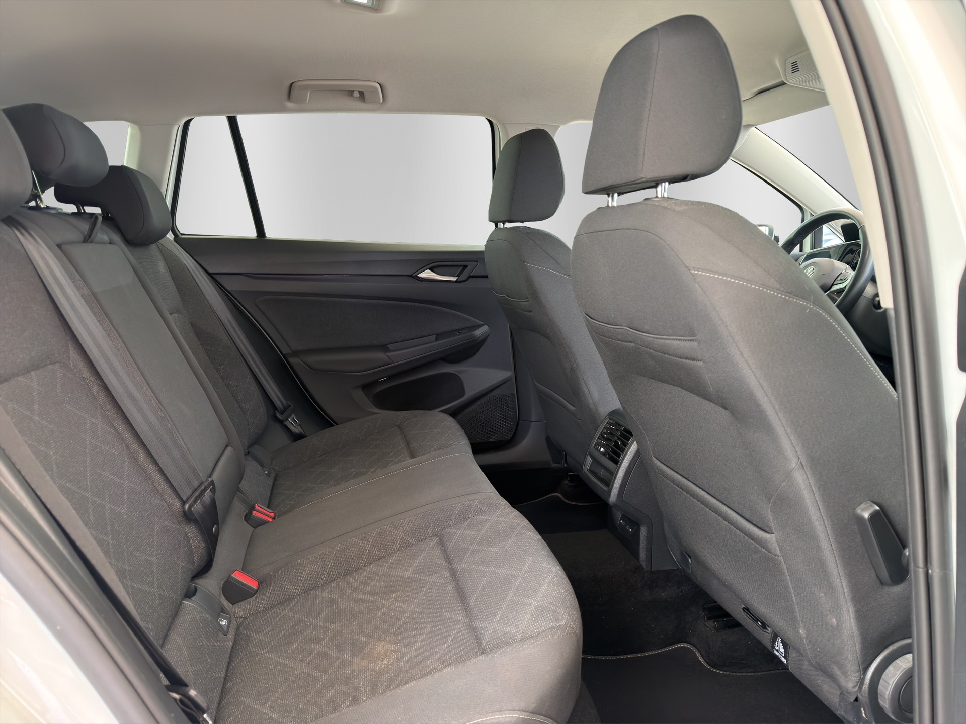 VW Golf Variant 2.0 TDI Life DSG-image-14