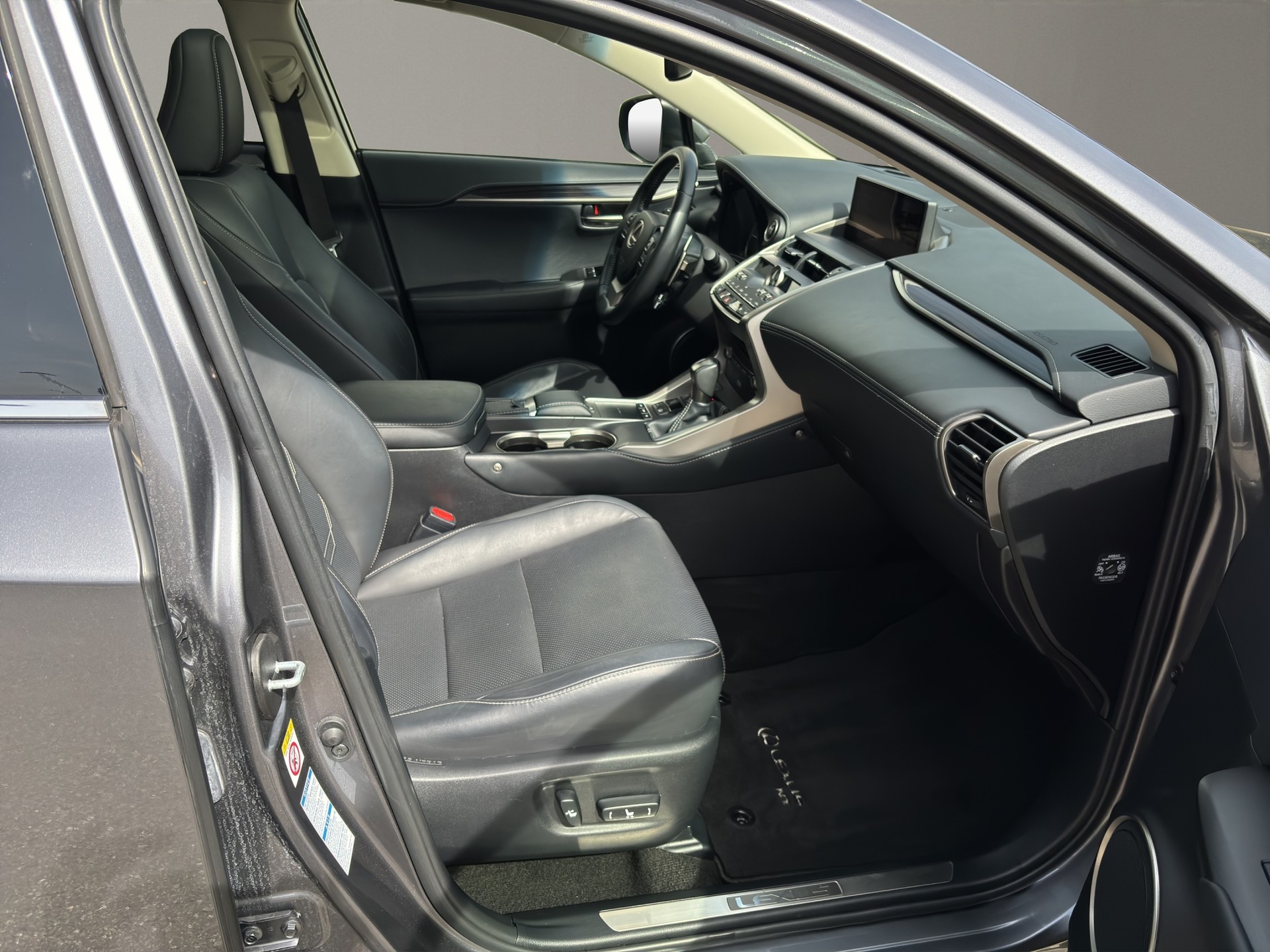 LEXUS NX 300h Excellence E-Four Automatic-image-11