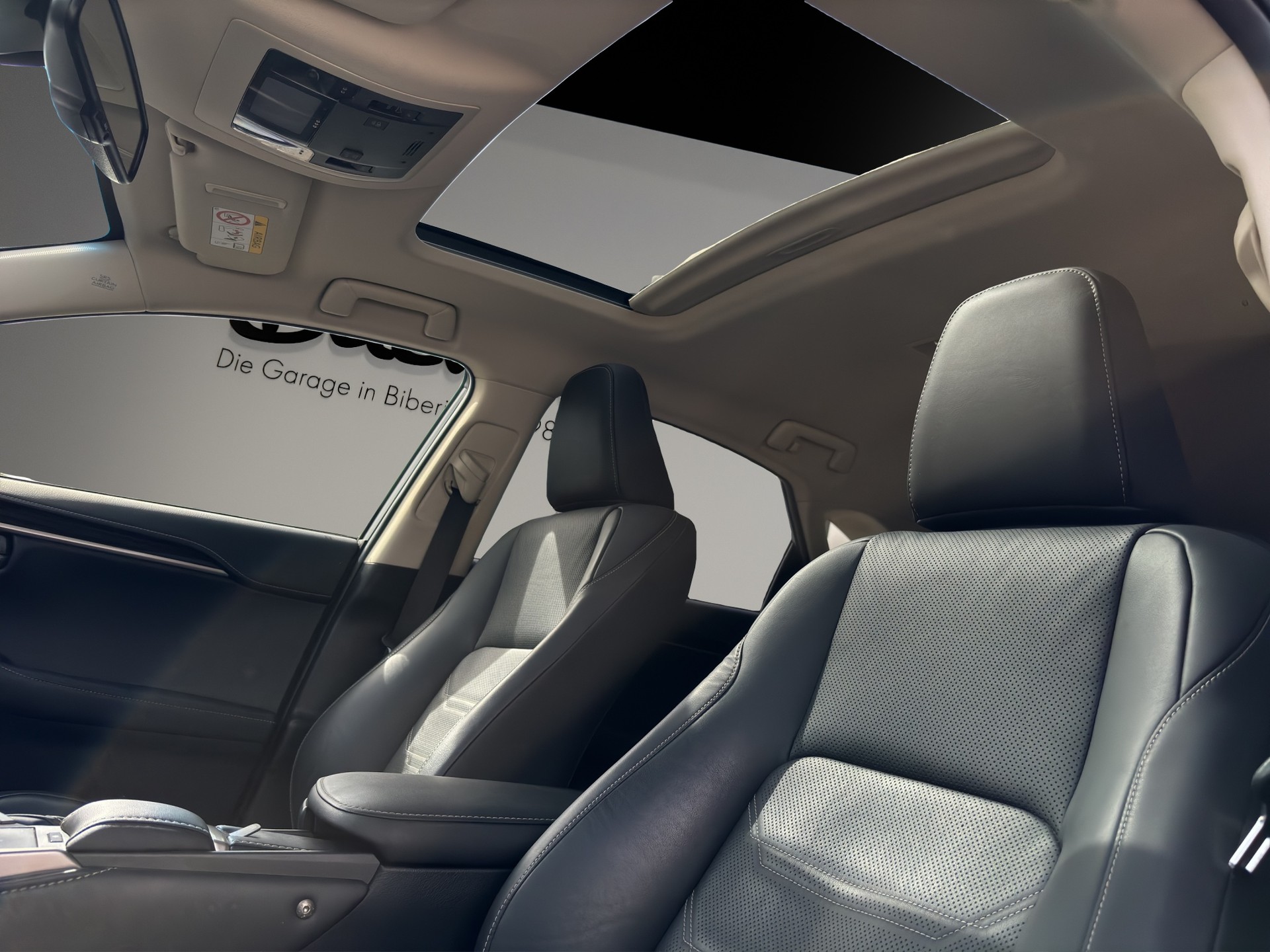 LEXUS NX 300h Excellence E-Four Automatic-image-19