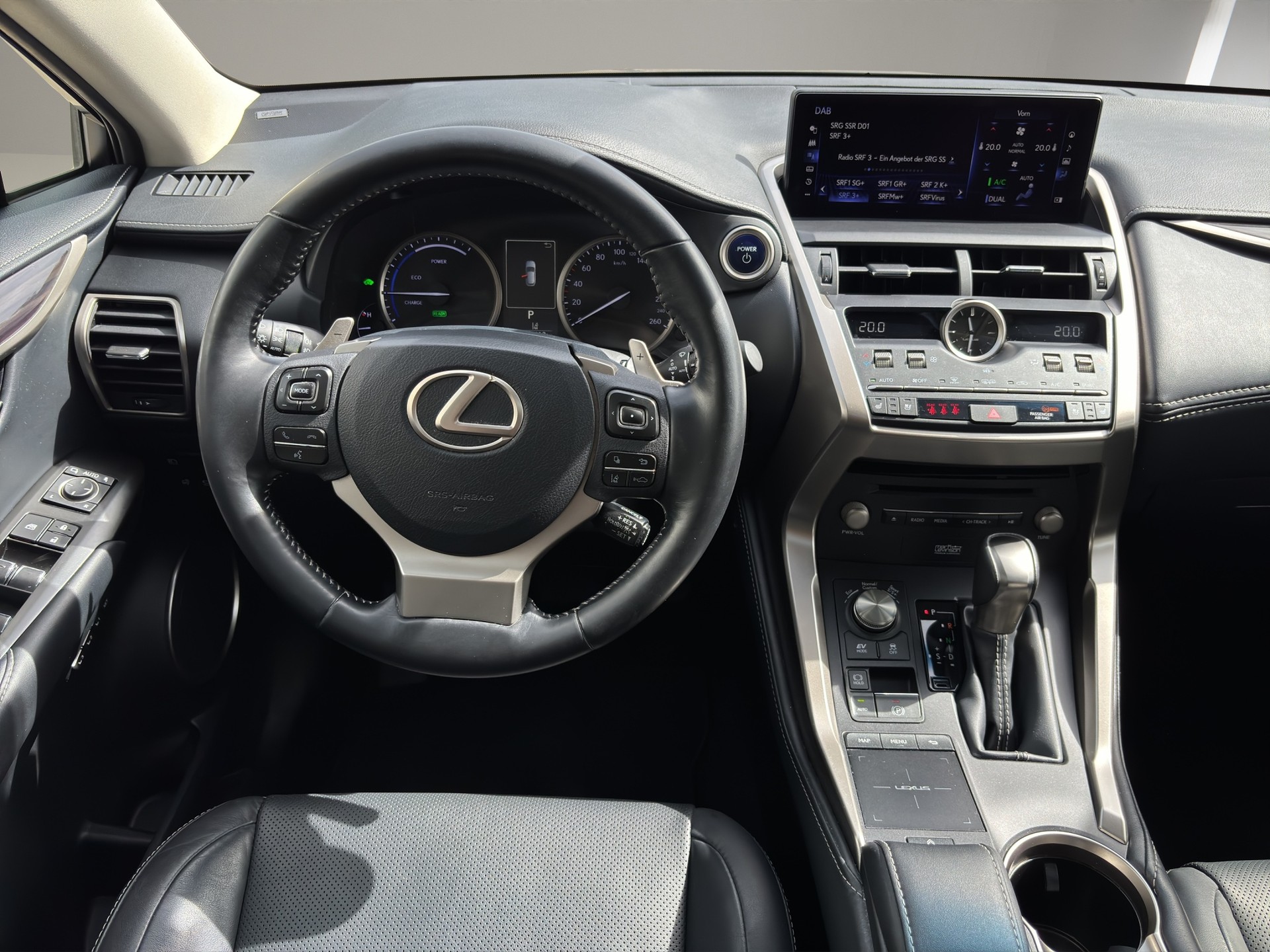LEXUS NX 300h Excellence E-Four Automatic-image-15