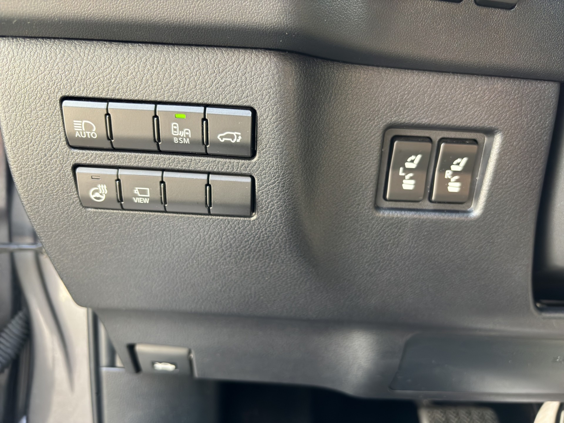 LEXUS NX 300h Excellence E-Four Automatic-image-24