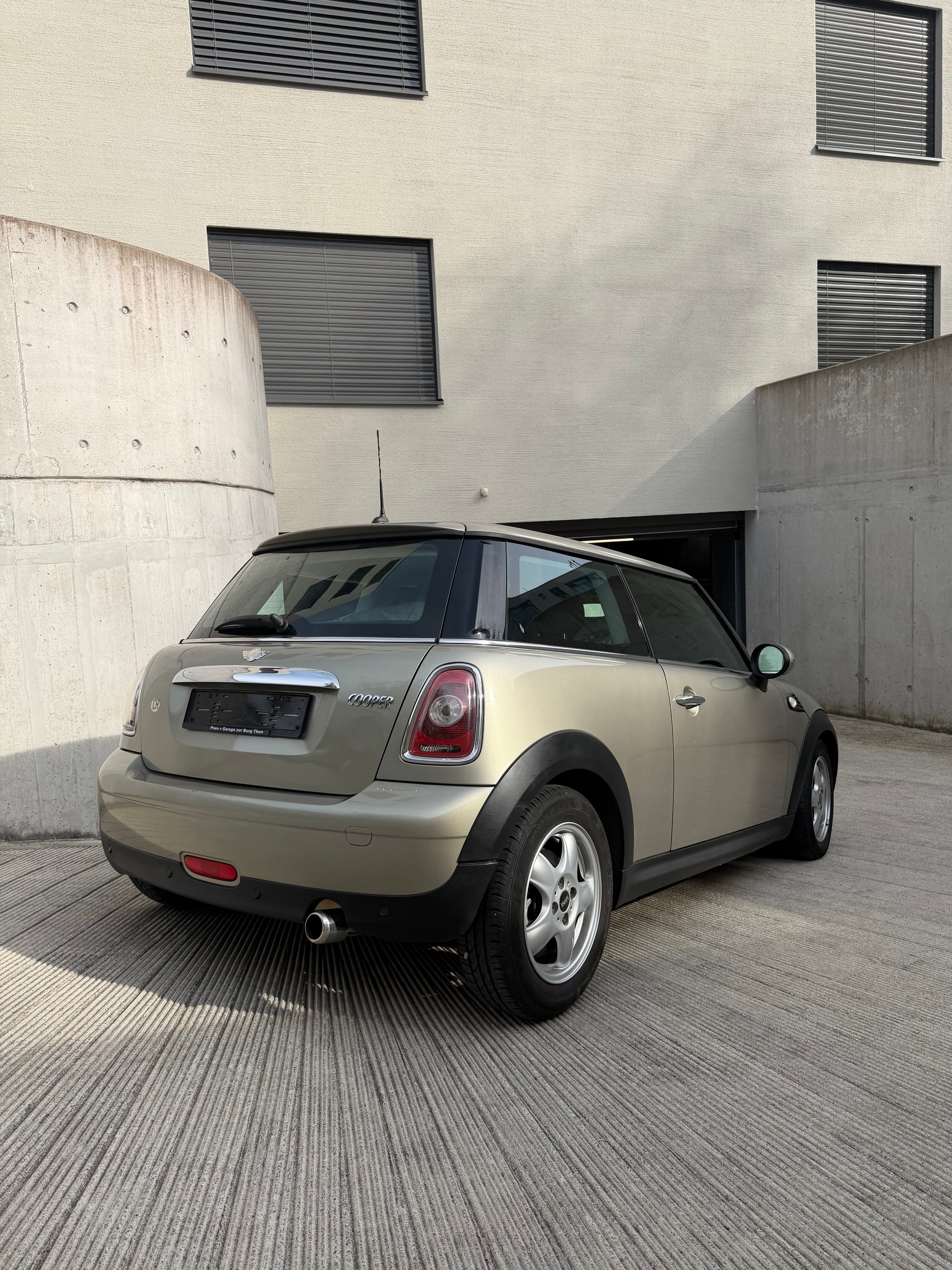 MINI Cooper 1.6 * ab MFK & Service / Klima / PDC / 8-Fach *-image-3