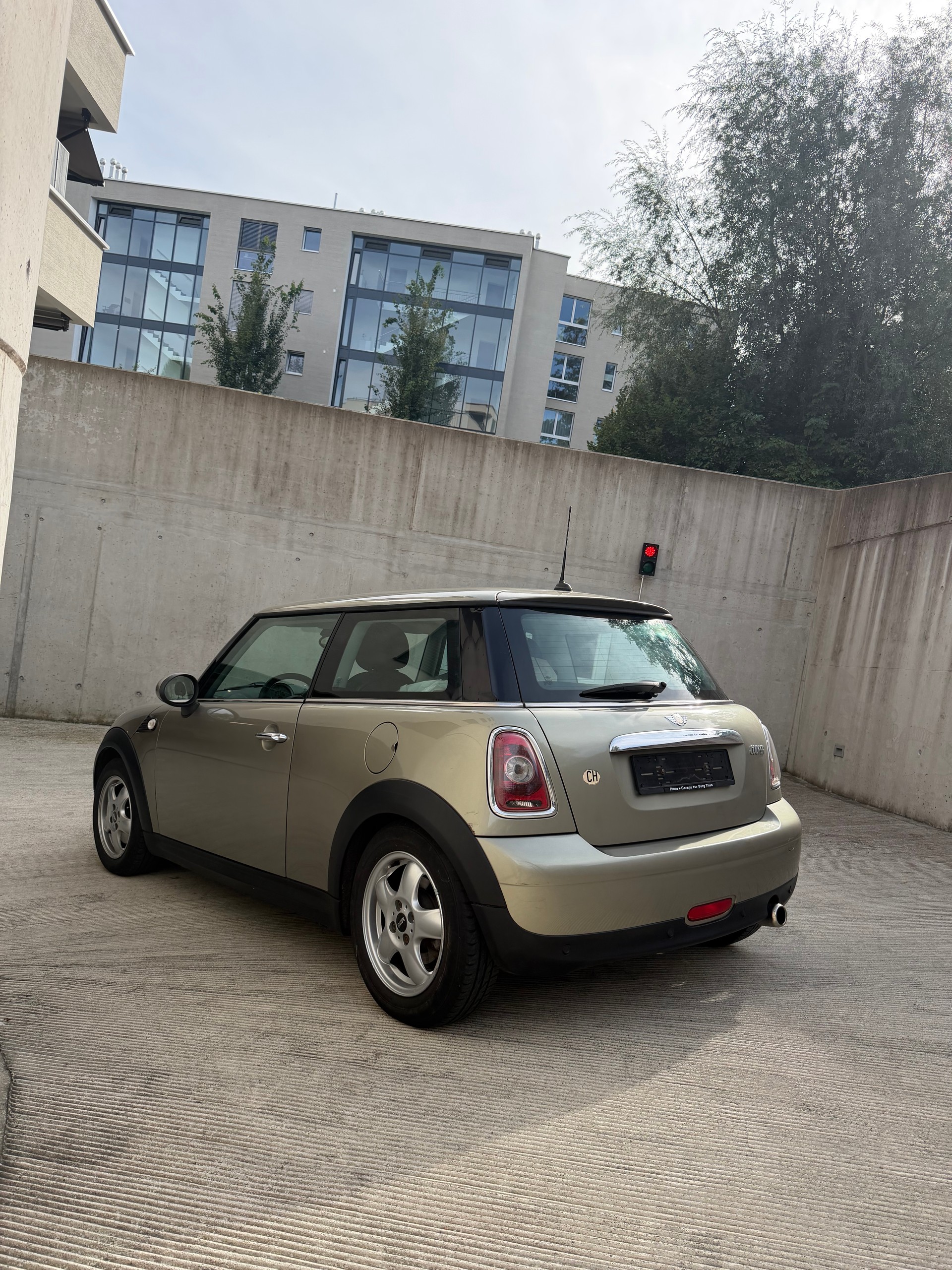 MINI Cooper 1.6 * ab MFK & Service / Klima / PDC / 8-Fach *-image-4