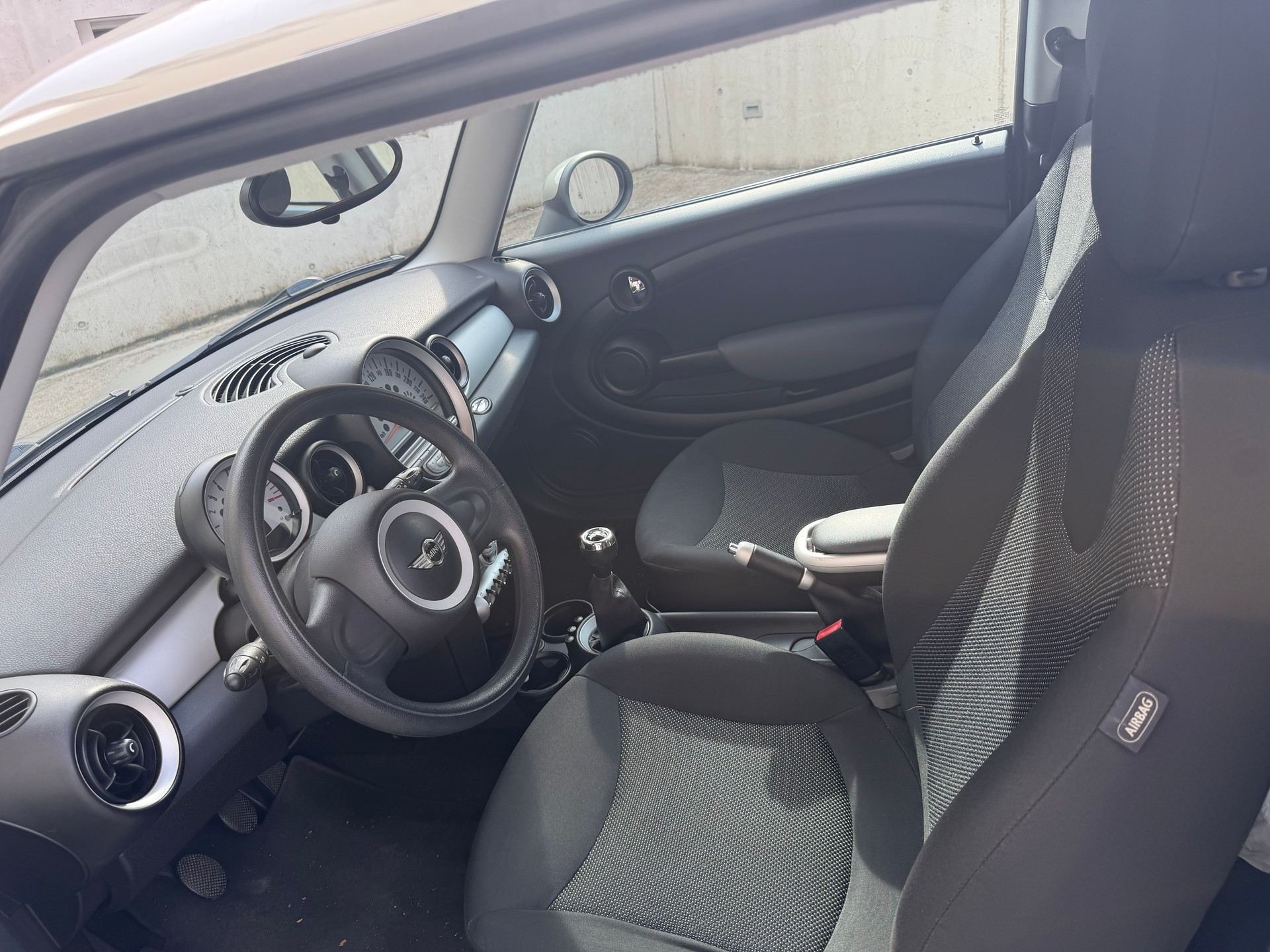 MINI Cooper 1.6 * ab MFK & Service / Klima / PDC / 8-Fach *-image-5
