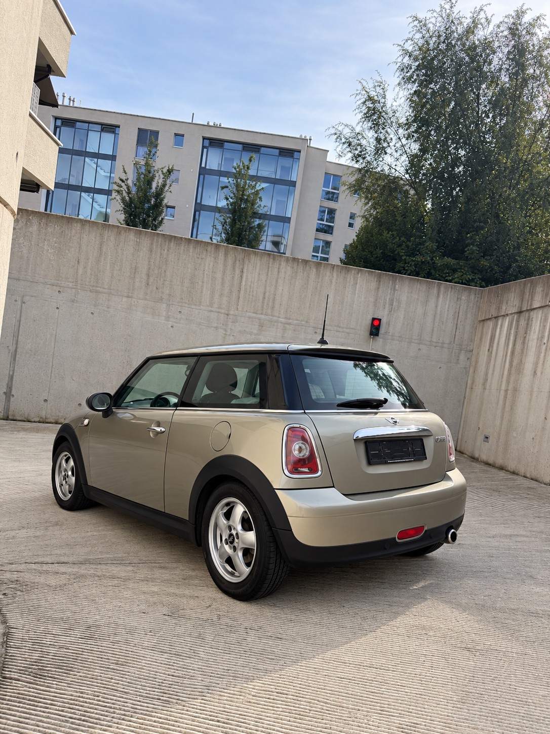 MINI Cooper 1.6 * aus 1. Hand / ab MFK & Service / Klima / PDC / 8-Fach *-image-4