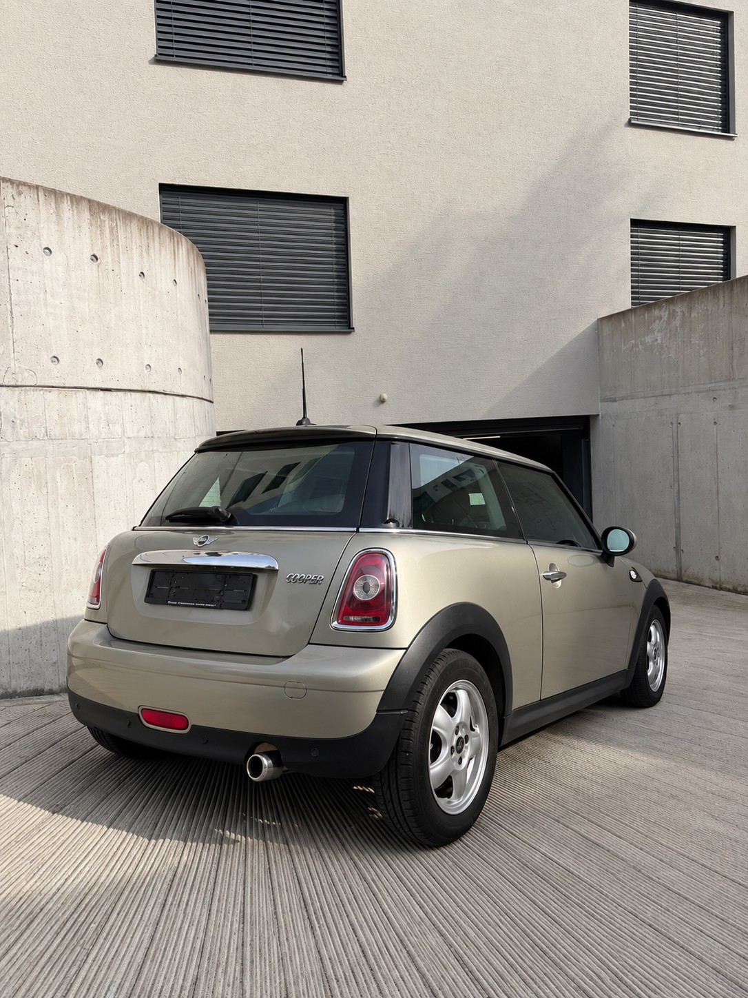 MINI Cooper 1.6 * aus 1. Hand / ab MFK & Service / Klima / PDC / 8-Fach *-image-3