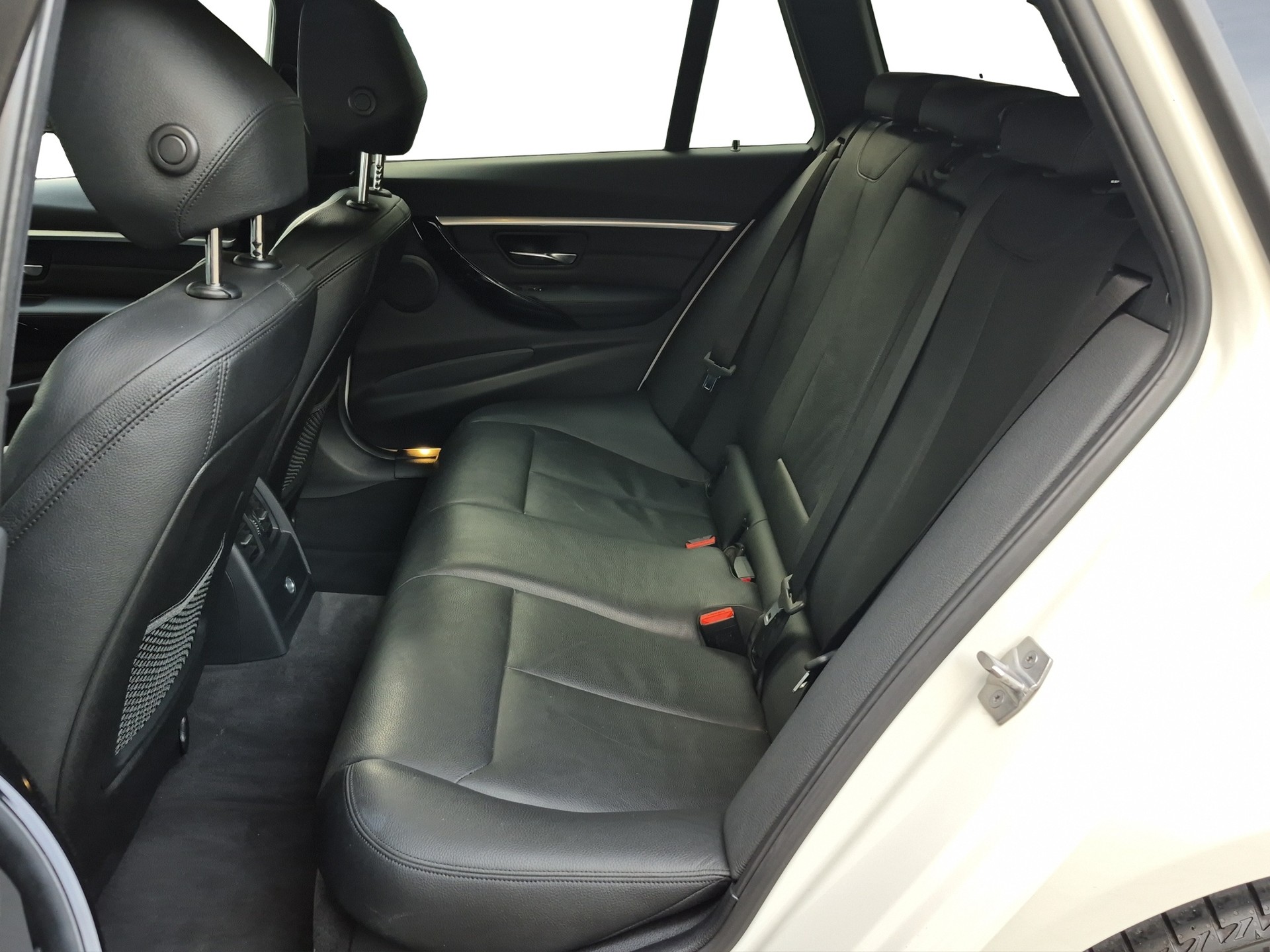 BMW 320d xDrive Touring Edition Sport Line Steptronic *360°Cam/Headup/ShadowLine*-image-11