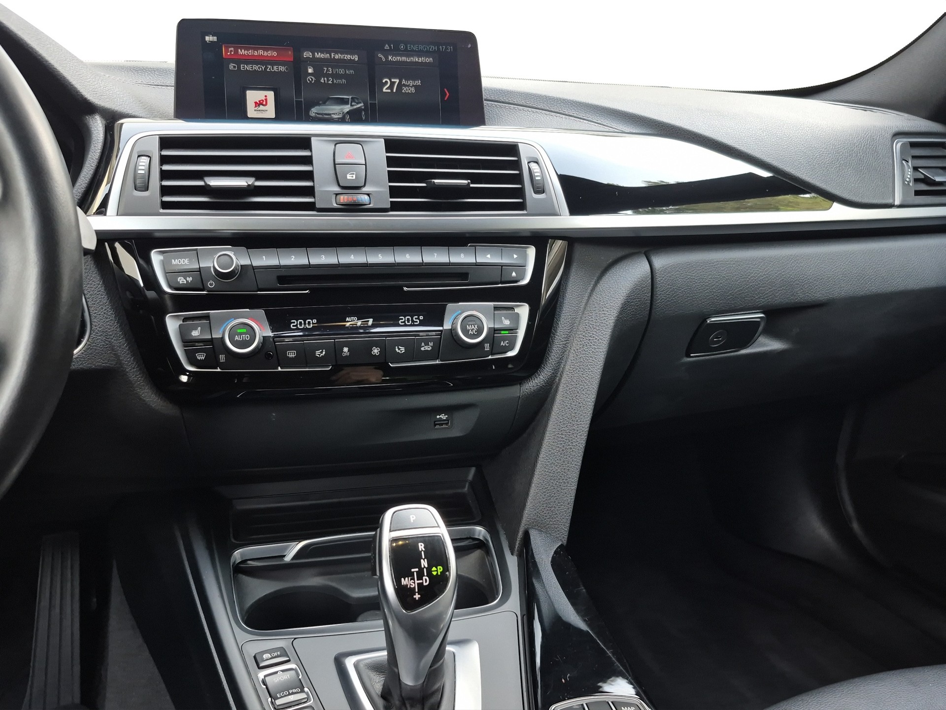 BMW 320d xDrive Touring Edition Sport Line Steptronic *360°Cam/Headup/ShadowLine*-image-9
