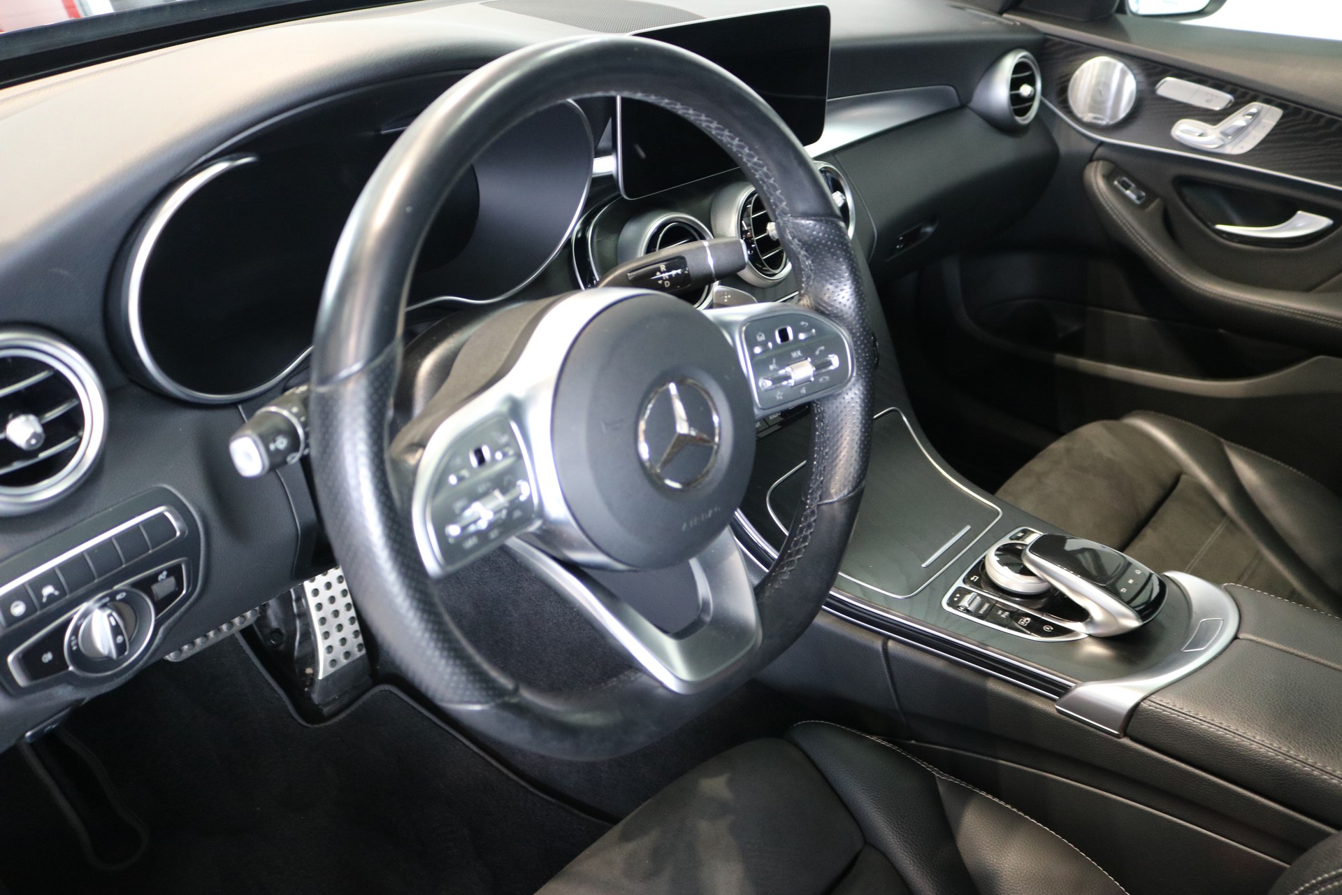 MERCEDES-BENZ C 300 d AMG Line 4Matic 9G-Tronic-image-42