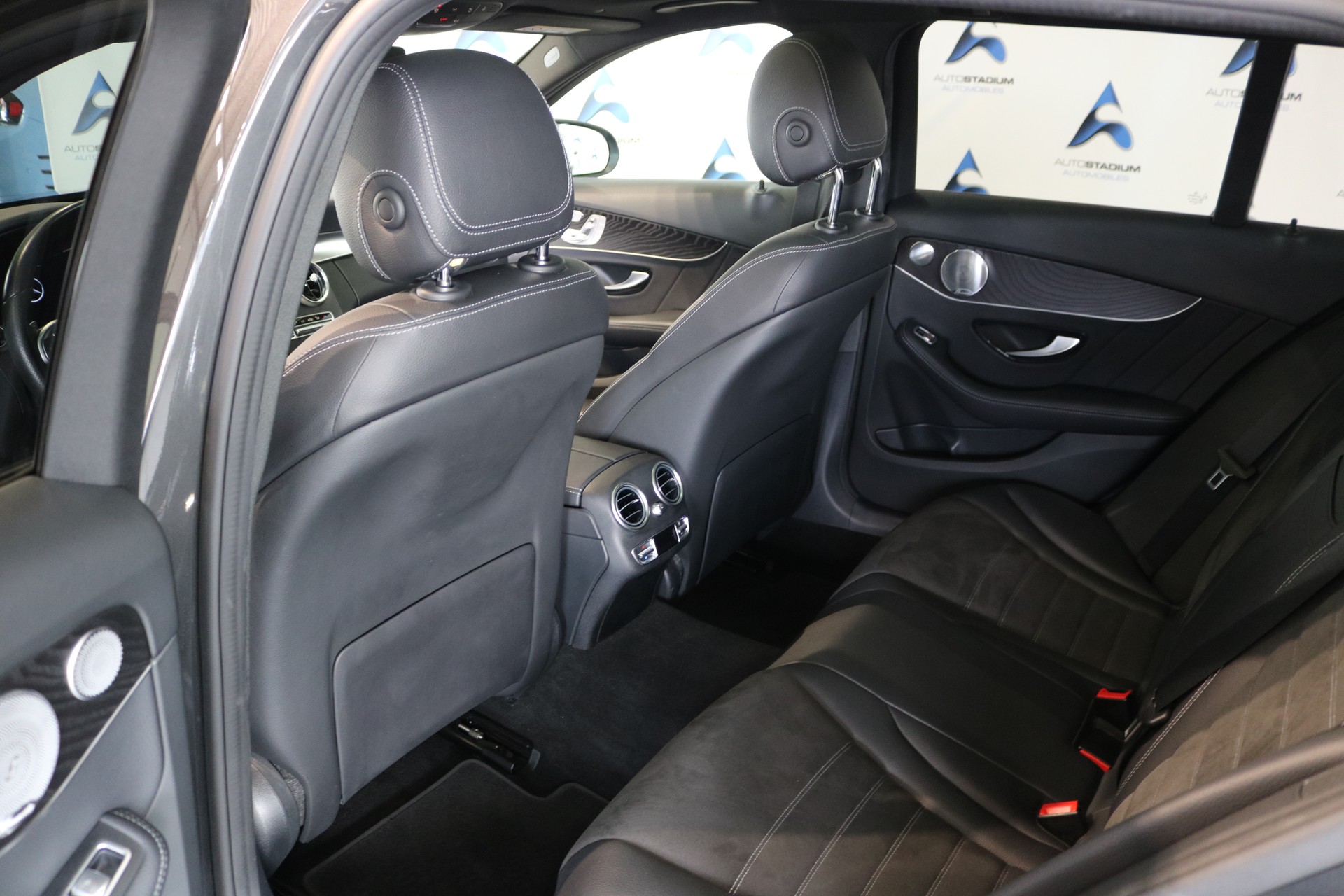 MERCEDES-BENZ C 300 d AMG Line 4Matic 9G-Tronic-image-32
