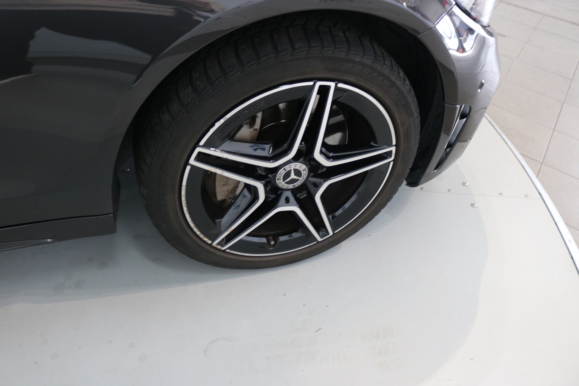 MERCEDES-BENZ C 300 d AMG Line 4Matic 9G-Tronic-image-31