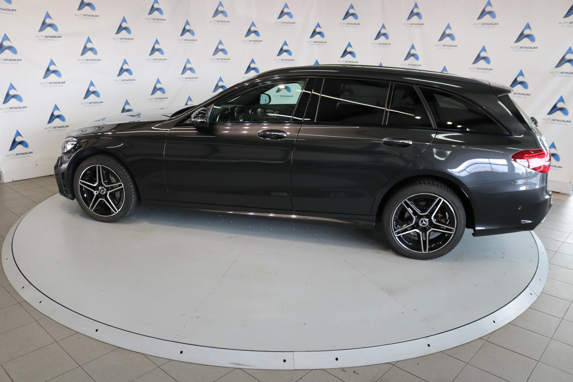 MERCEDES-BENZ C 300 d AMG Line 4Matic 9G-Tronic-image-10
