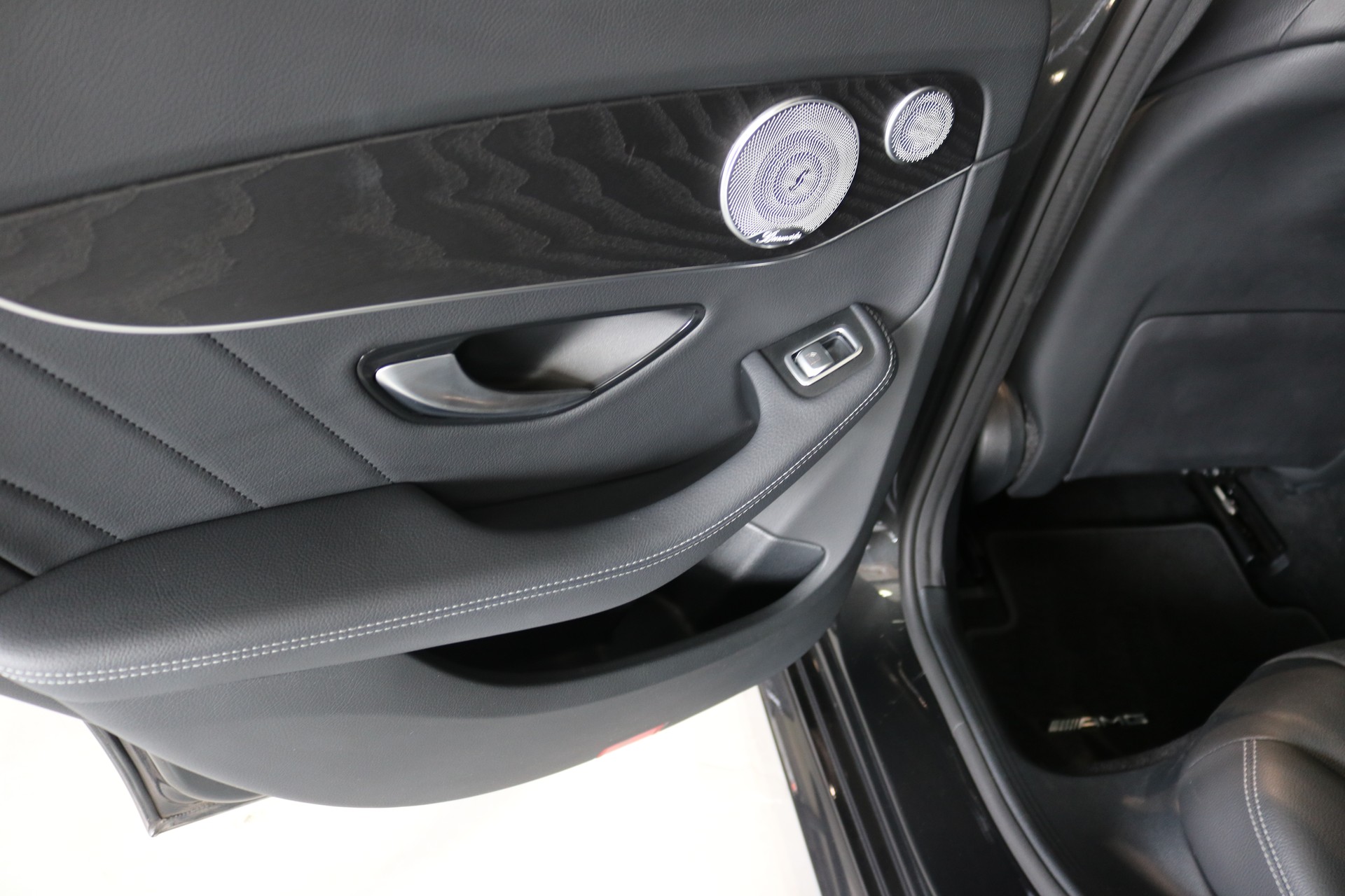 MERCEDES-BENZ C 300 d AMG Line 4Matic 9G-Tronic-image-35
