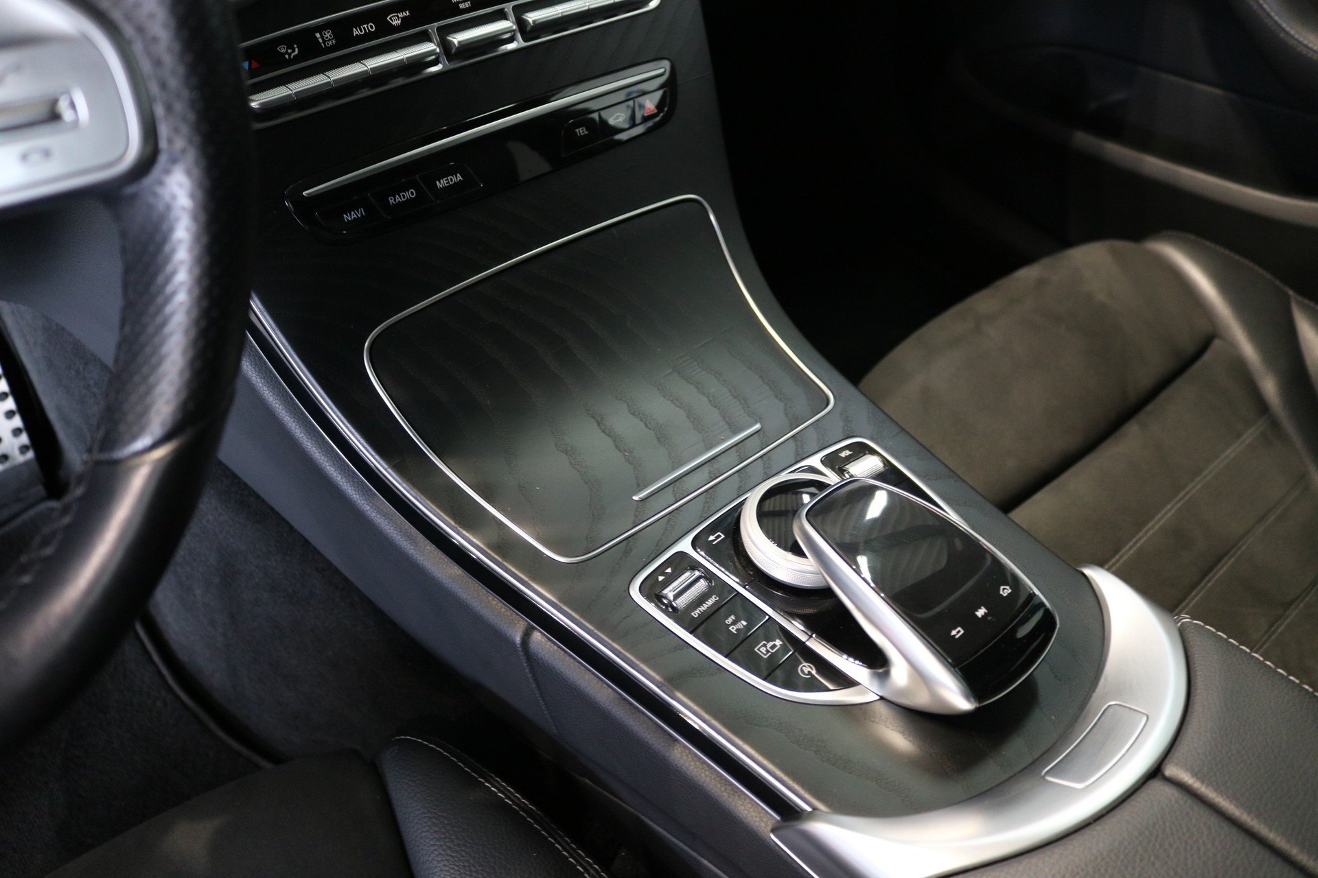 MERCEDES-BENZ C 300 d AMG Line 4Matic 9G-Tronic-image-44
