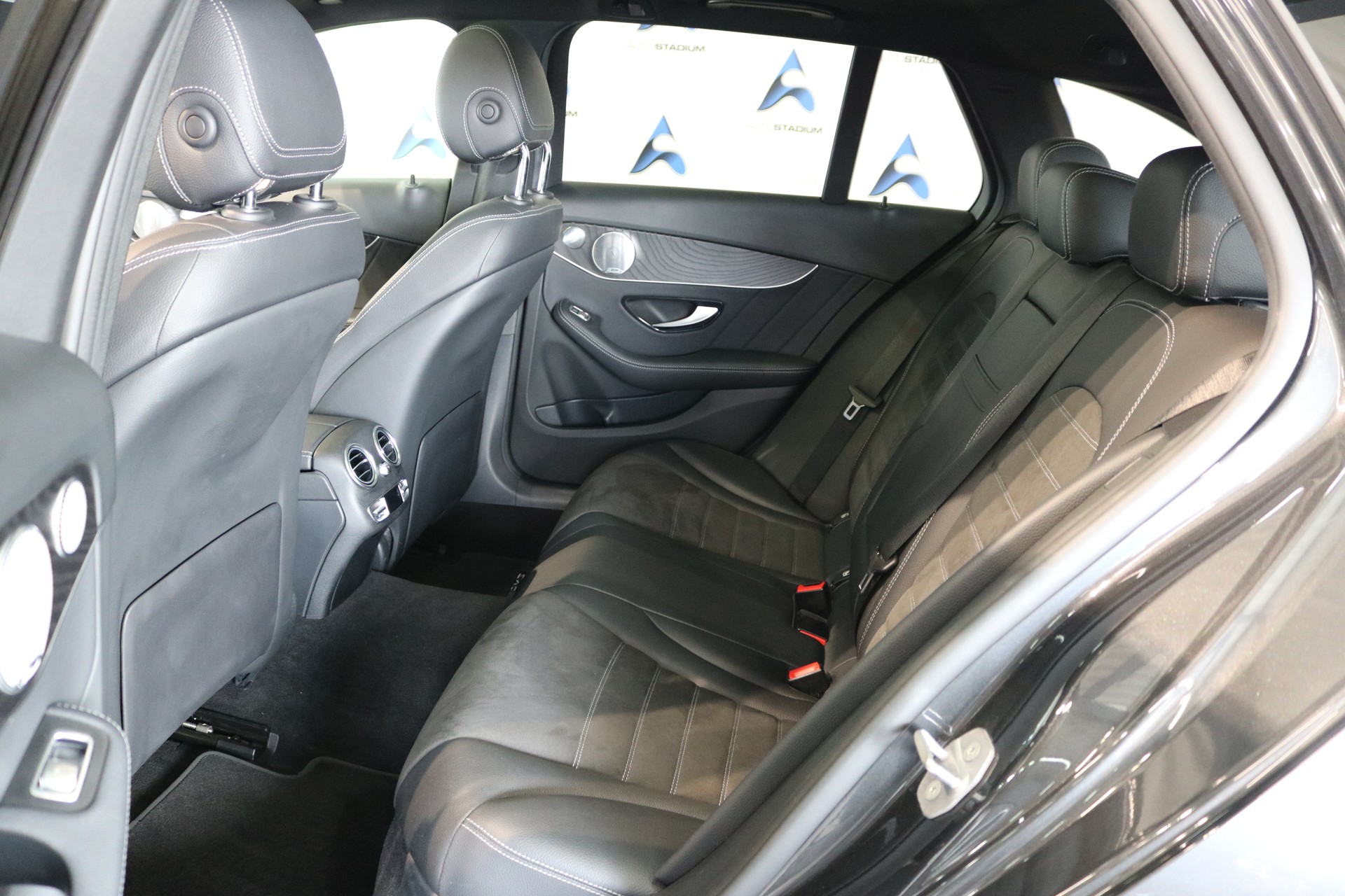 MERCEDES-BENZ C 300 d AMG Line 4Matic 9G-Tronic-image-33