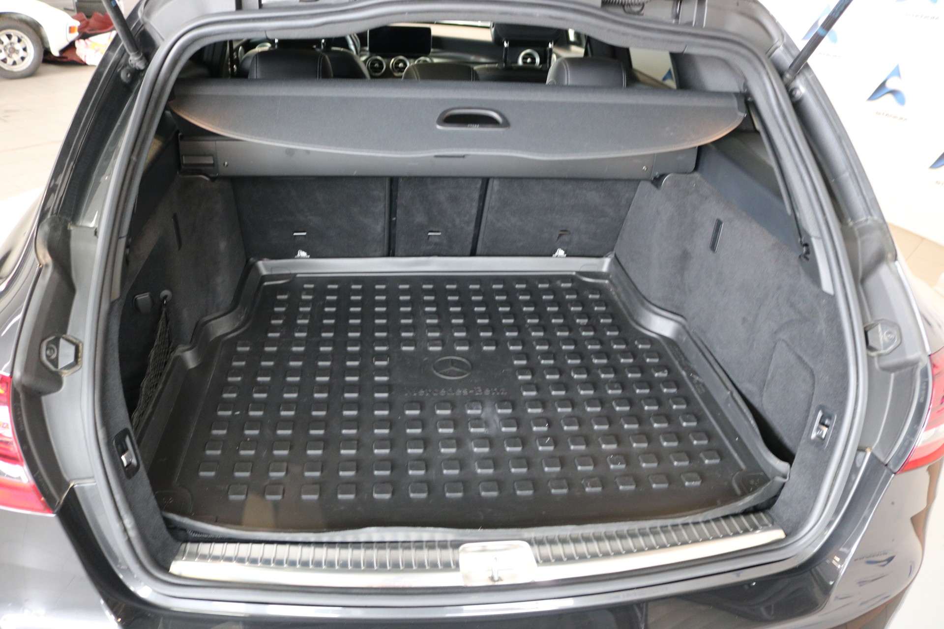 MERCEDES-BENZ C 300 d AMG Line 4Matic 9G-Tronic-image-51