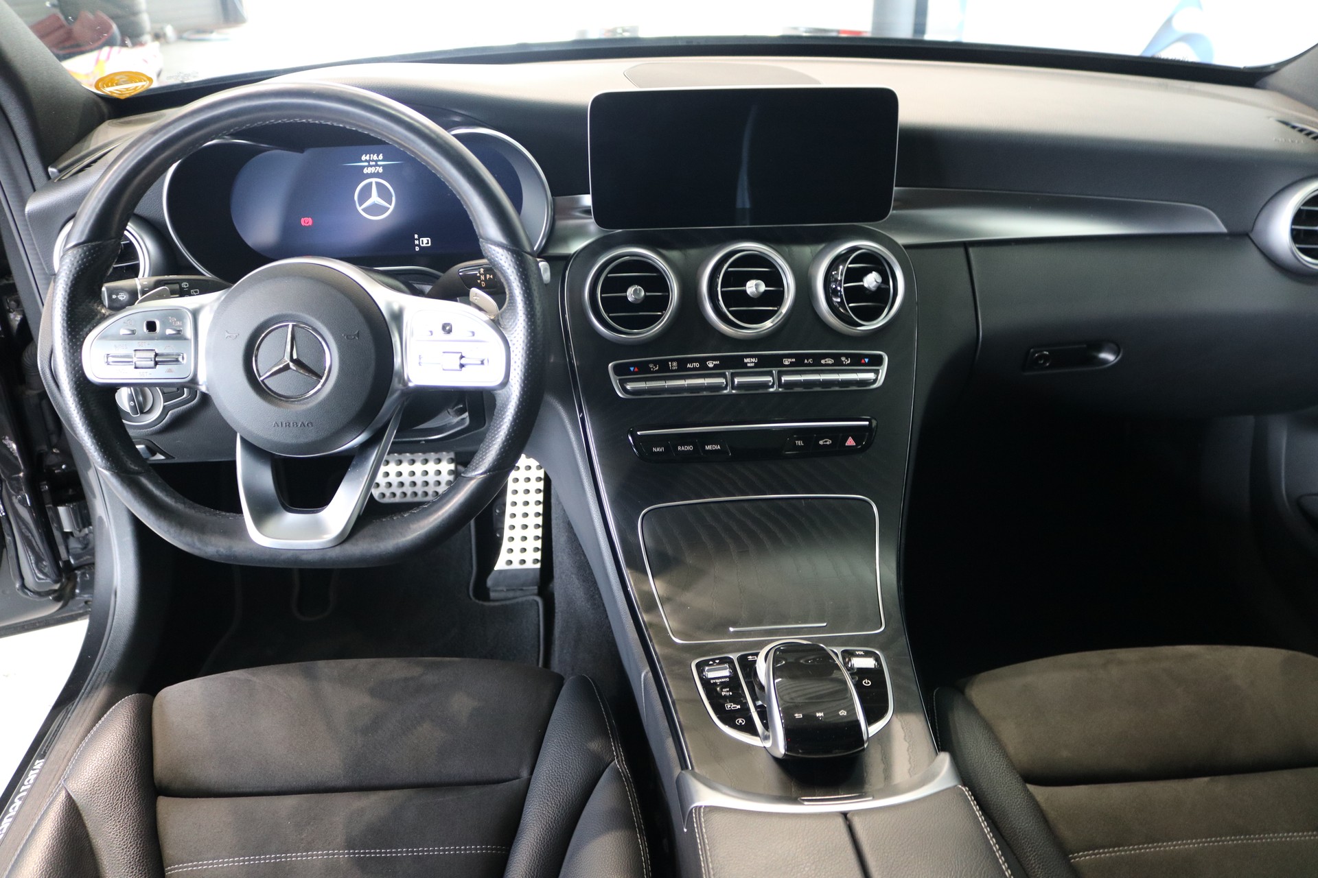 MERCEDES-BENZ C 300 d AMG Line 4Matic 9G-Tronic-image-37