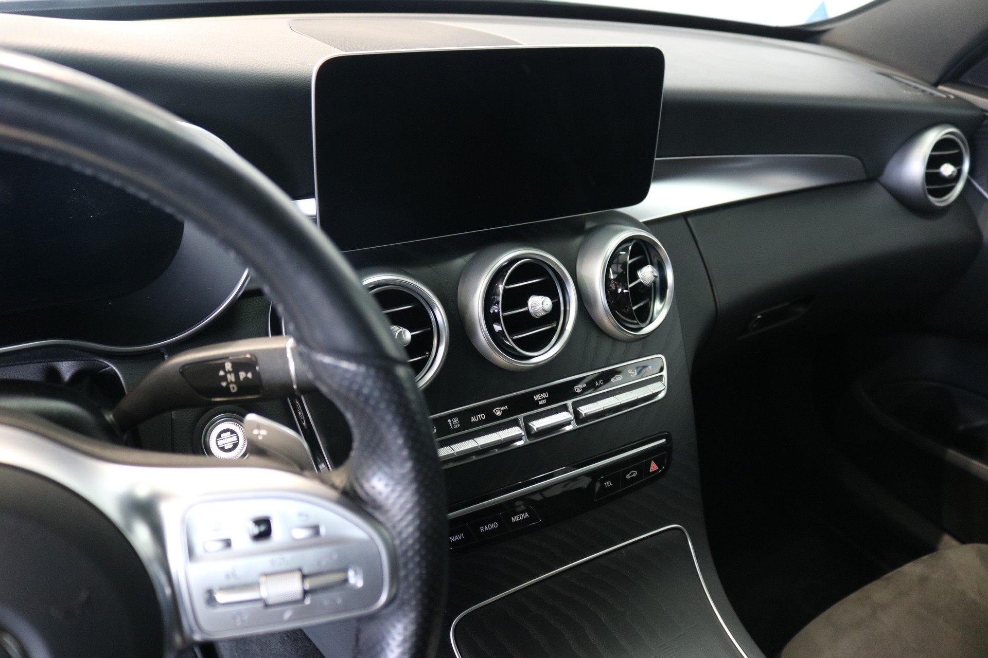 MERCEDES-BENZ C 300 d AMG Line 4Matic 9G-Tronic-image-45
