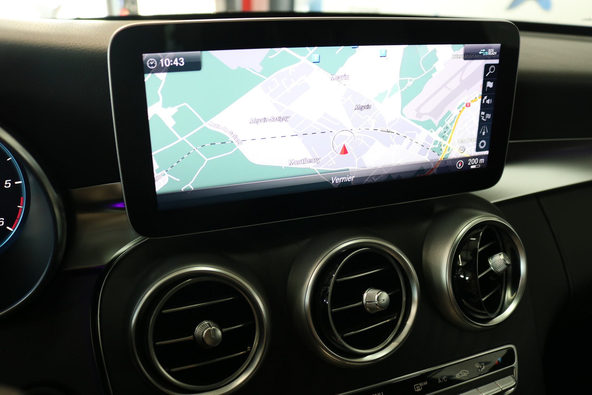MERCEDES-BENZ C 300 d AMG Line 4Matic 9G-Tronic-image-49