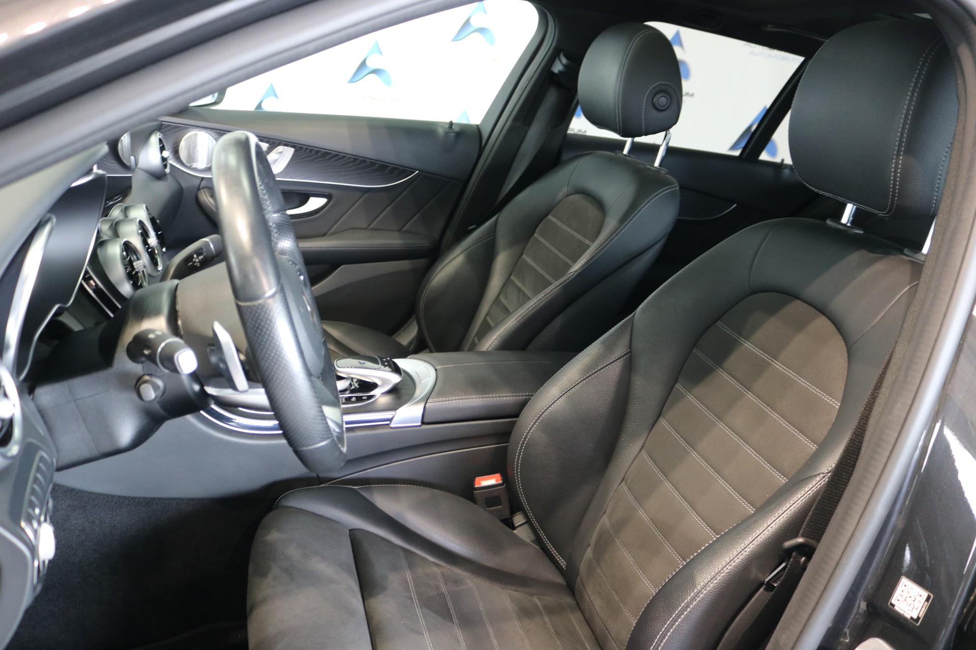 MERCEDES-BENZ C 300 d AMG Line 4Matic 9G-Tronic-image-43