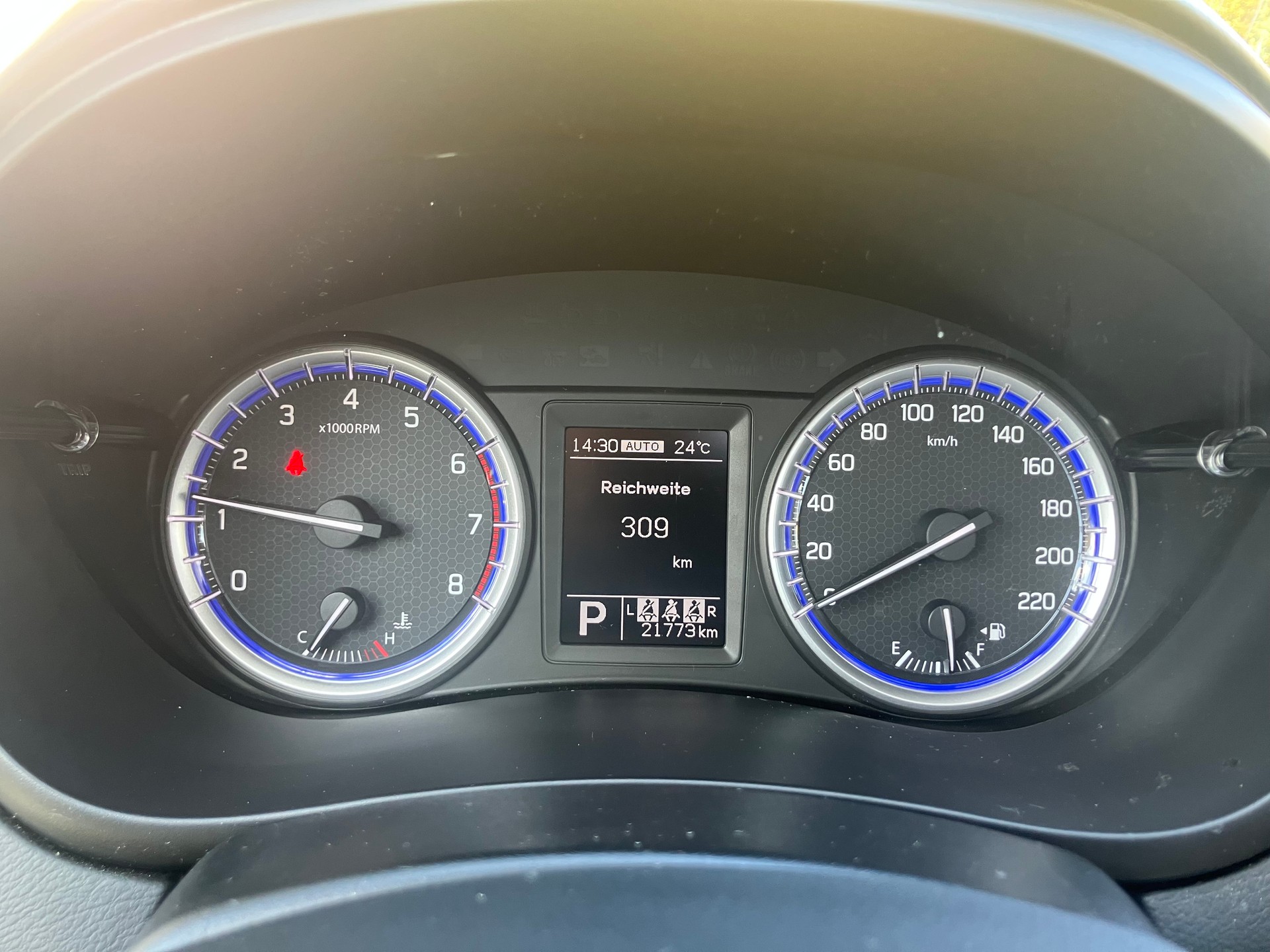 SUZUKI SX4 S-Cross 1.4 16V Compact+ Hybrid 4WD Automatic-image-9