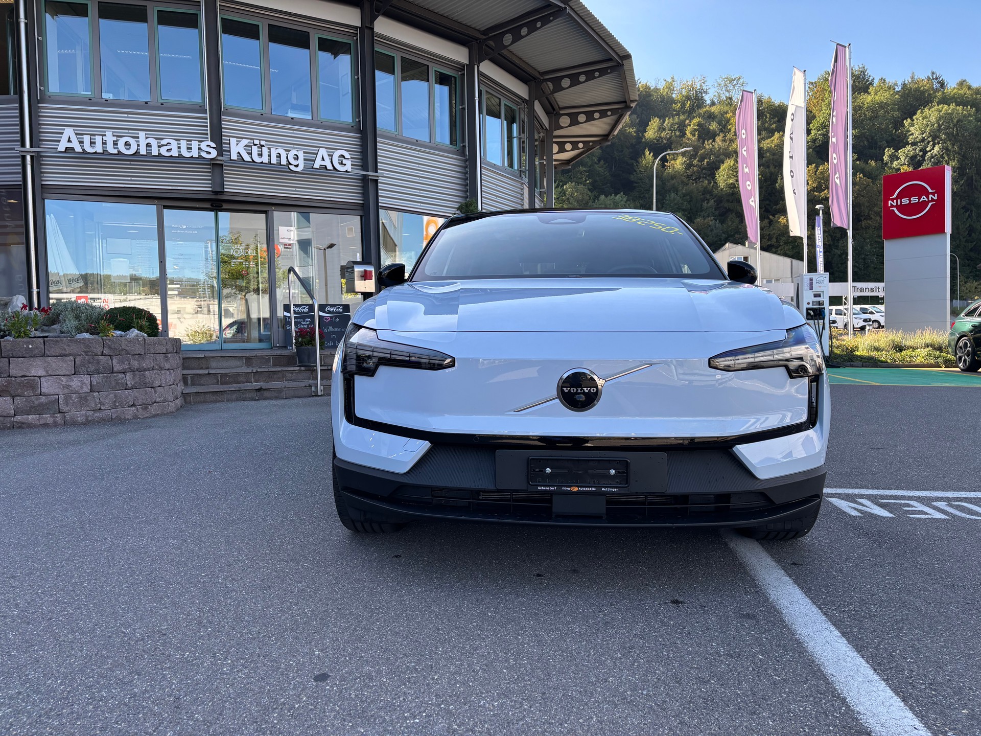 VOLVO EX30 E60 69kWh Twin Ultra-showroom-element-1