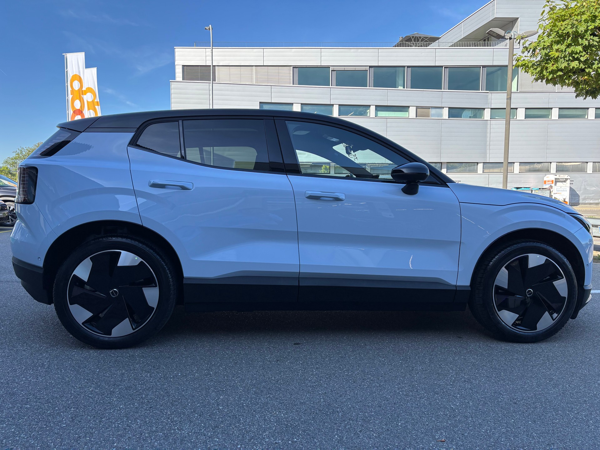 VOLVO EX30 E60 69kWh Twin Ultra-image-6