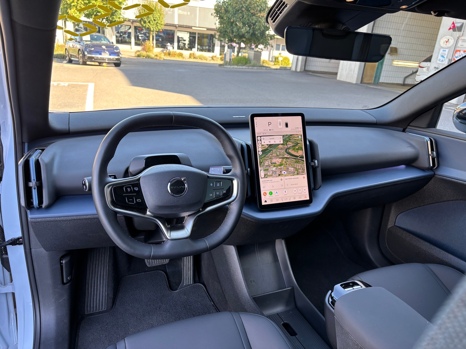 VOLVO EX30 E60 69kWh Twin Ultra-image-10