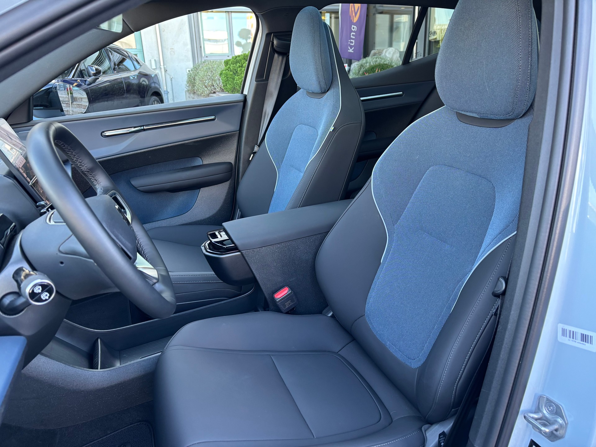 VOLVO EX30 E60 69kWh Twin Ultra-image-9