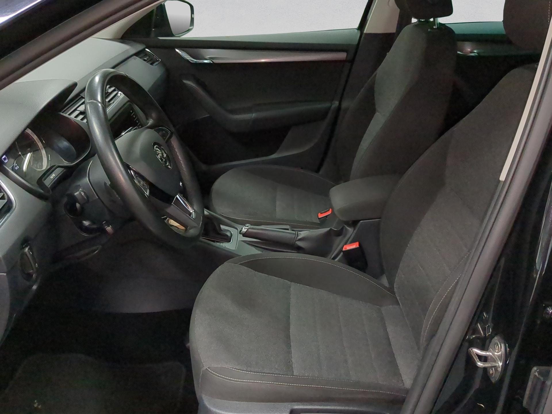 SKODA Octavia Combi 1.5 TSI Soleil DSG-image-8