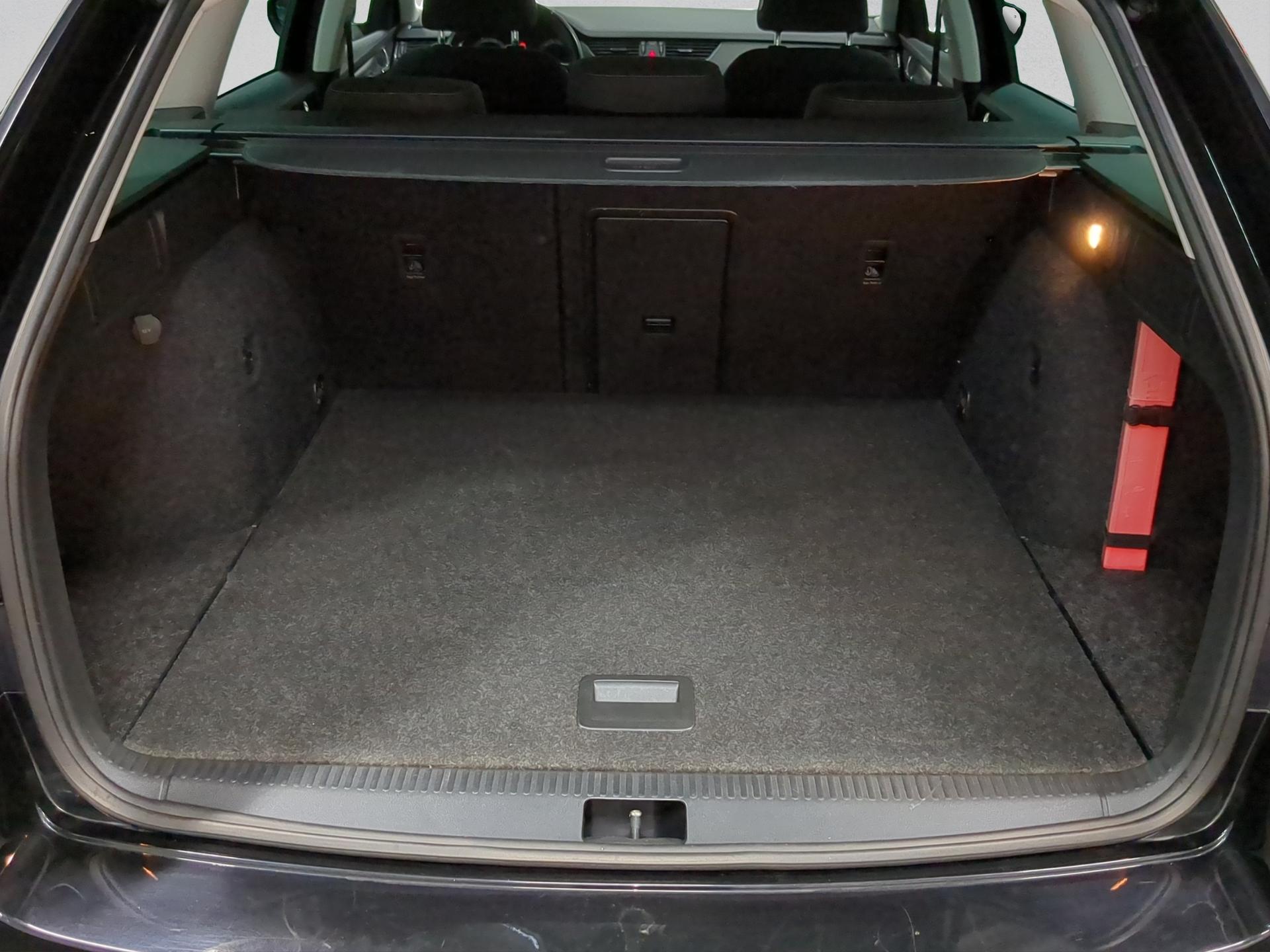 SKODA Octavia Combi 1.5 TSI Soleil DSG-image-14