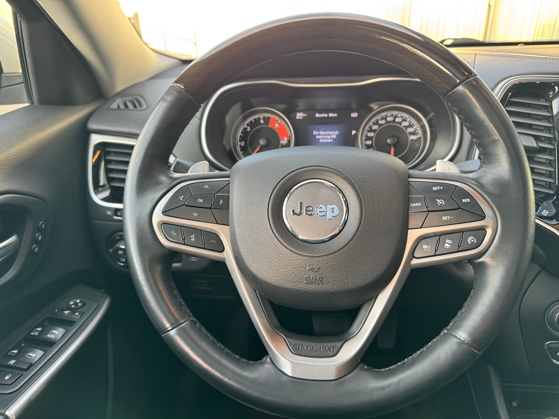 JEEP Cherokee 2.2MJ Overland+4x4+Aut+Navi+LED+Leder+Sitzheizung+Panorama+ACC+Getönte Scheiben+El.Heckklappe+Winterräder+AHK+-image-23