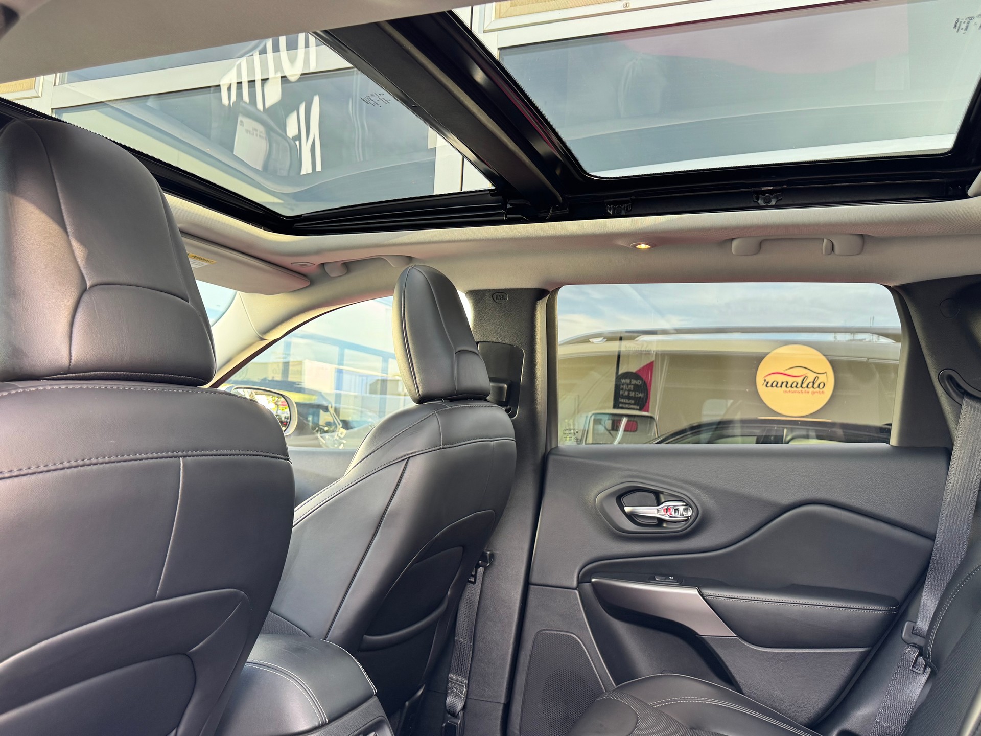 JEEP Cherokee 2.2MJ Overland+4x4+Aut+Navi+LED+Leder+Sitzheizung+Panorama+ACC+Getönte Scheiben+El.Heckklappe+Winterräder+AHK+-image-10