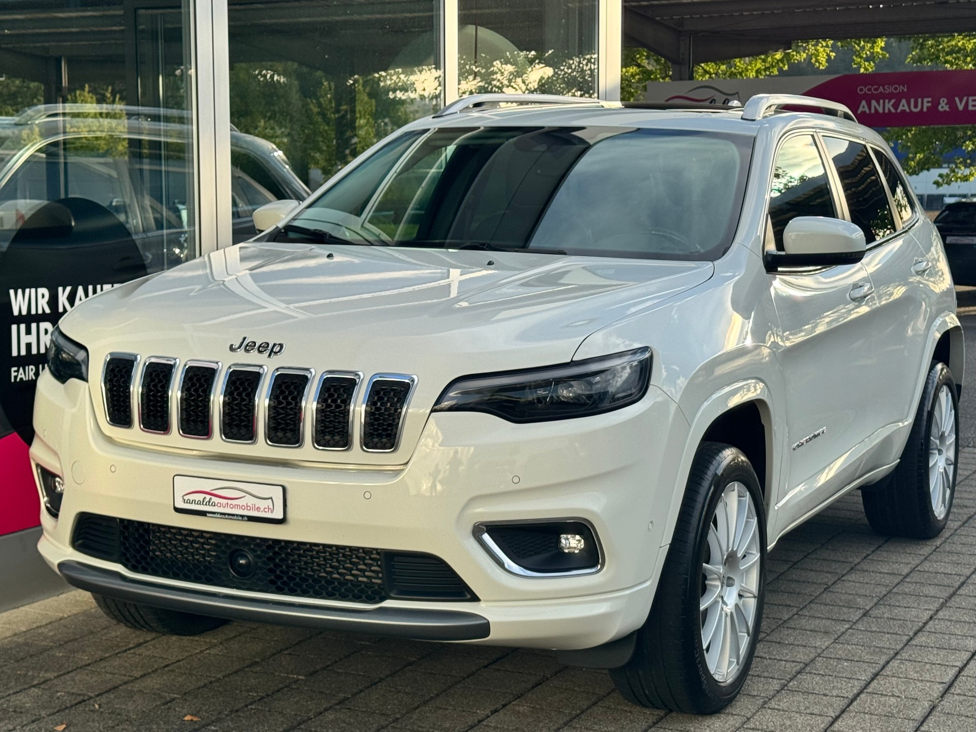 JEEP Cherokee 2.2MJ Overland+4x4+Aut+Navi+LED+Leder+Sitzheizung+Panorama+ACC+Getönte Scheiben+El.Heckklappe+Winterräder+AHK+-image-1